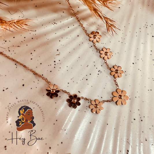 Rose Gold Daisy Flower Necklace – Trendy Floral Chain for Women
