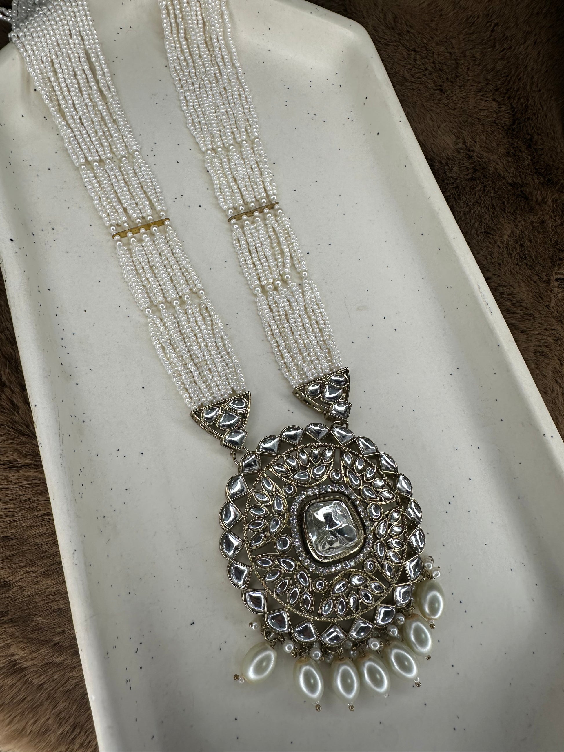 Full Bridal Set Layout – Necklace, Earrings, Tikka