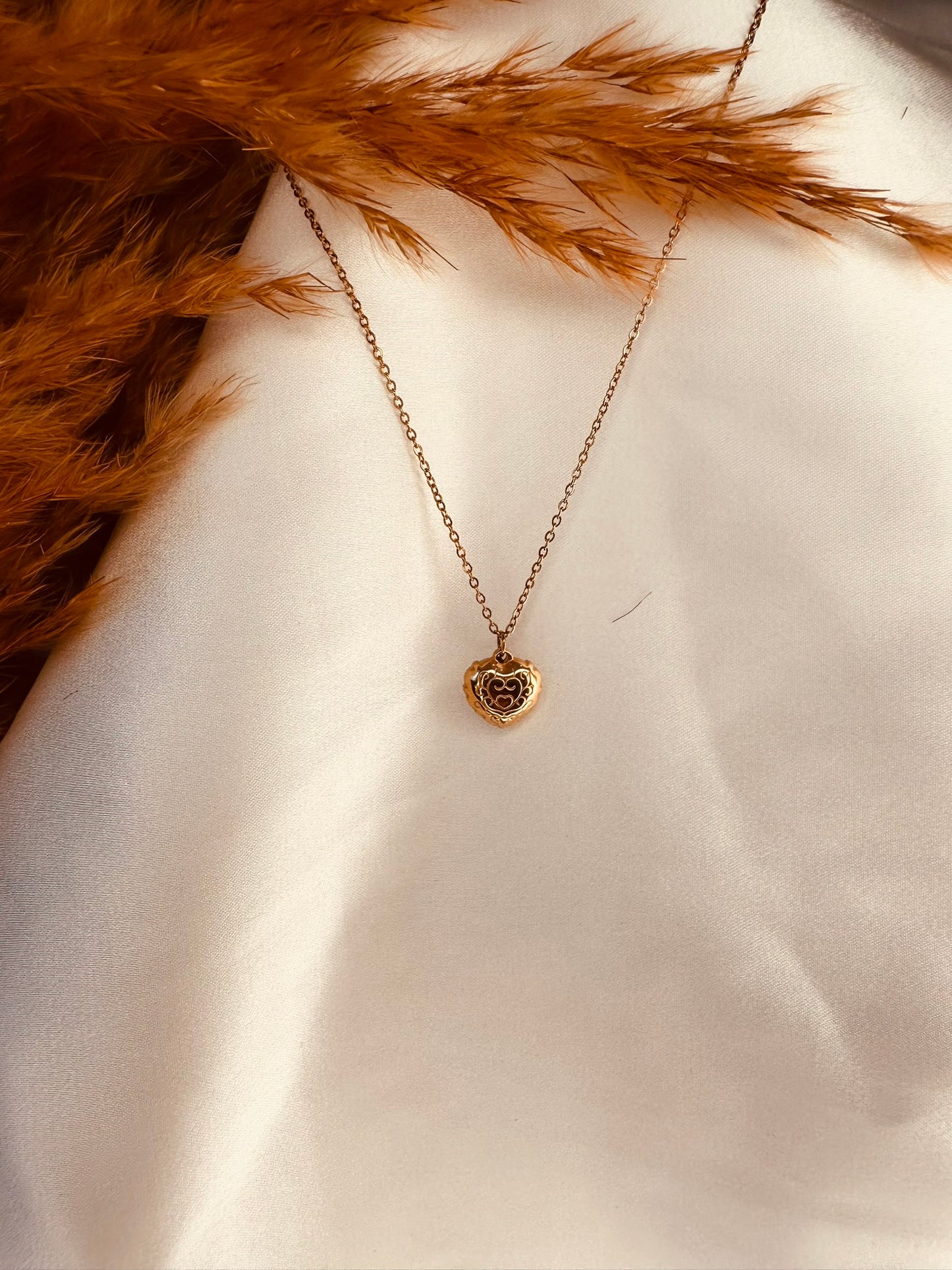Heart Pendant Necklace – Dainty Gold Chain with Pearl Heart