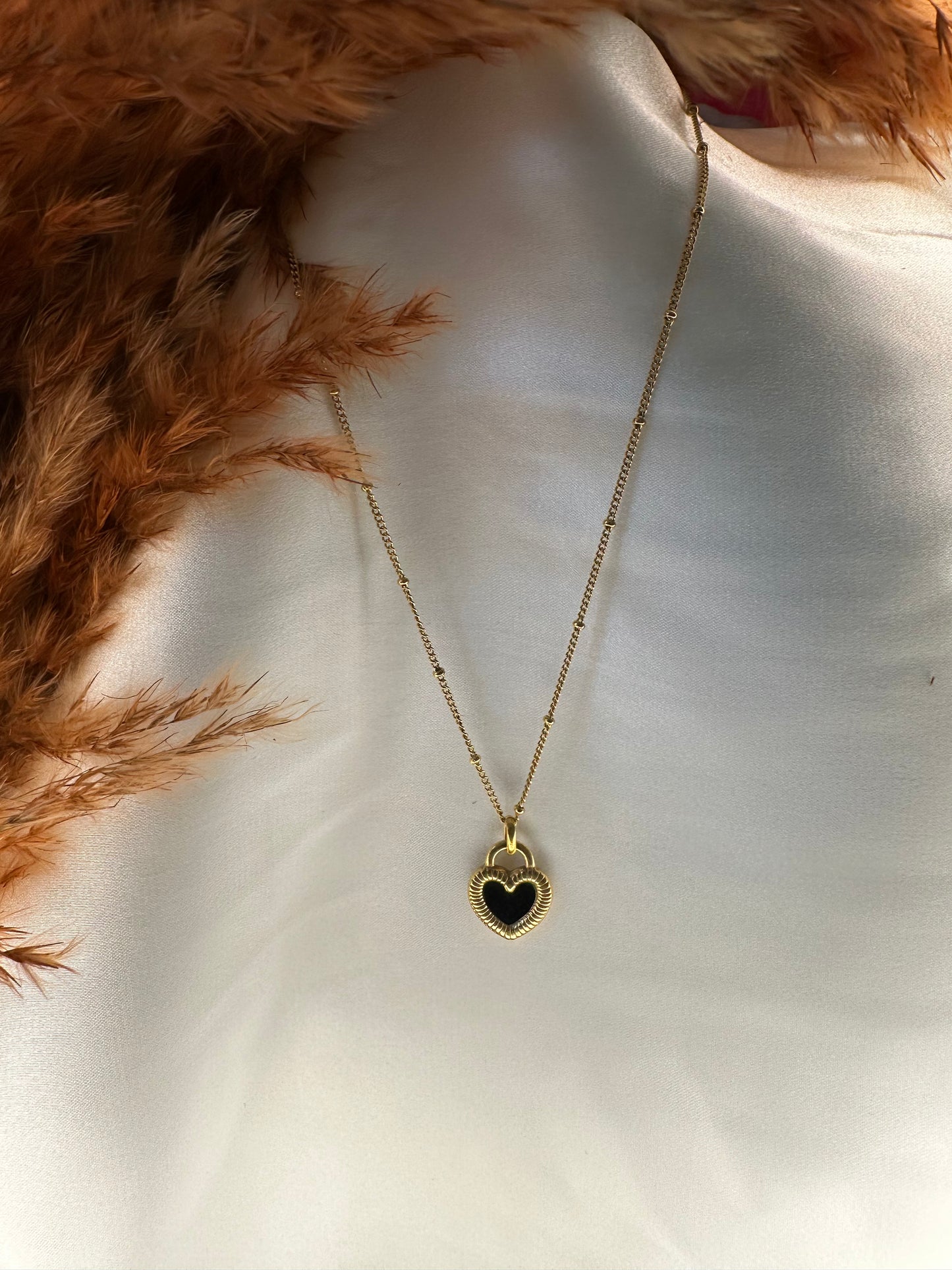 Heart Pendant Necklace – Dainty Gold Chain with Pearl Heart
