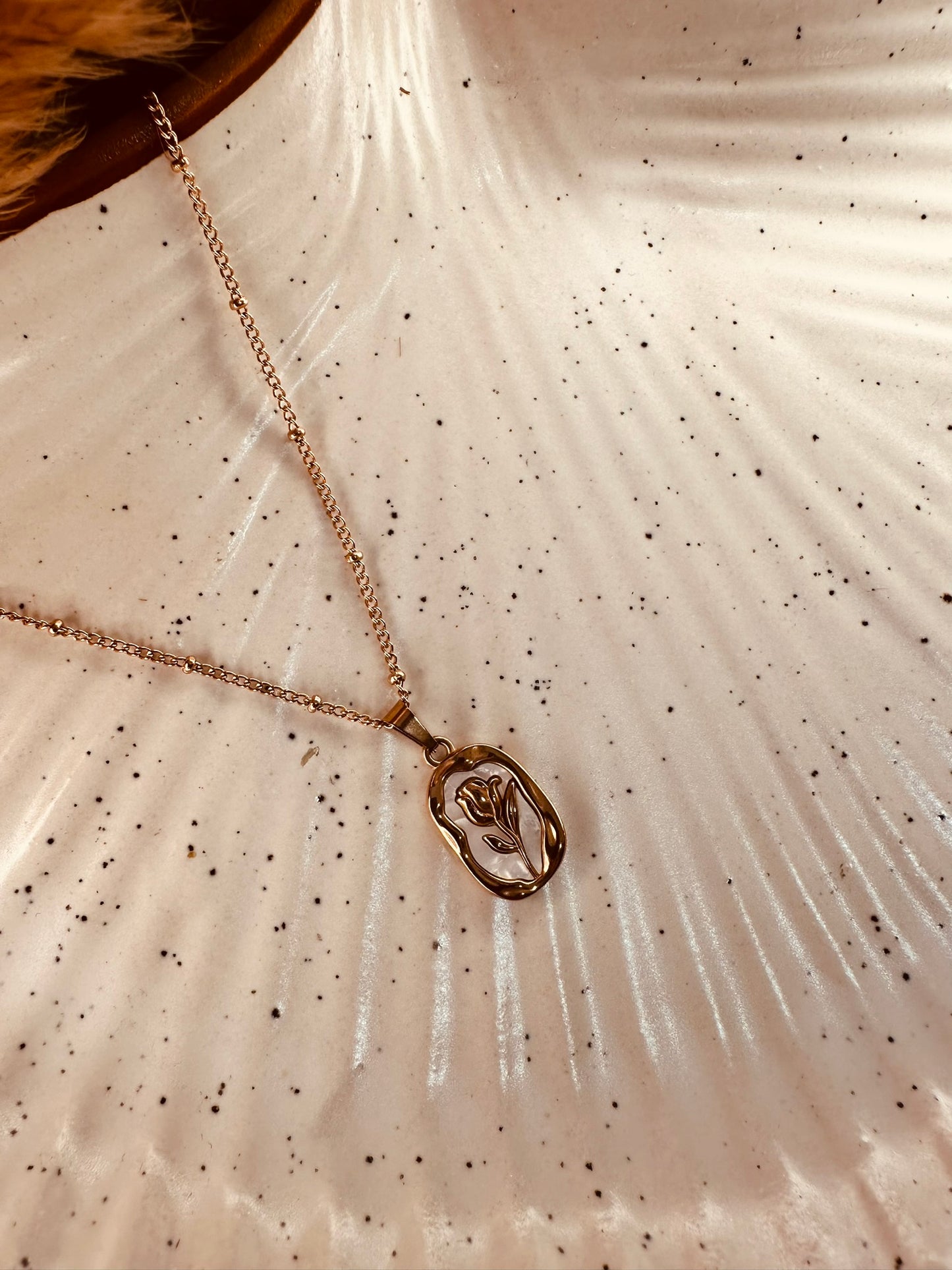 Rose Pendant Necklace – Elegant Floral Chain for Women