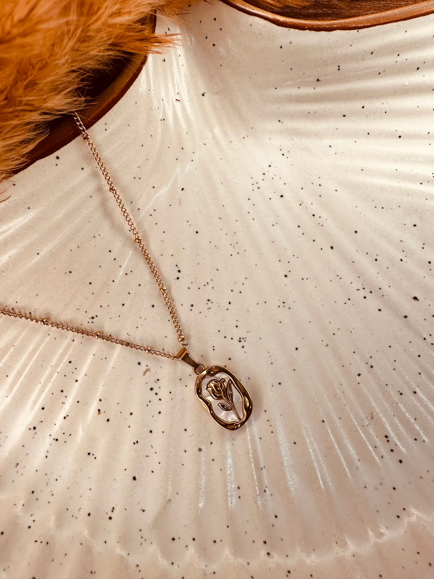 Rose Pendant Necklace – Elegant Floral Chain for Women