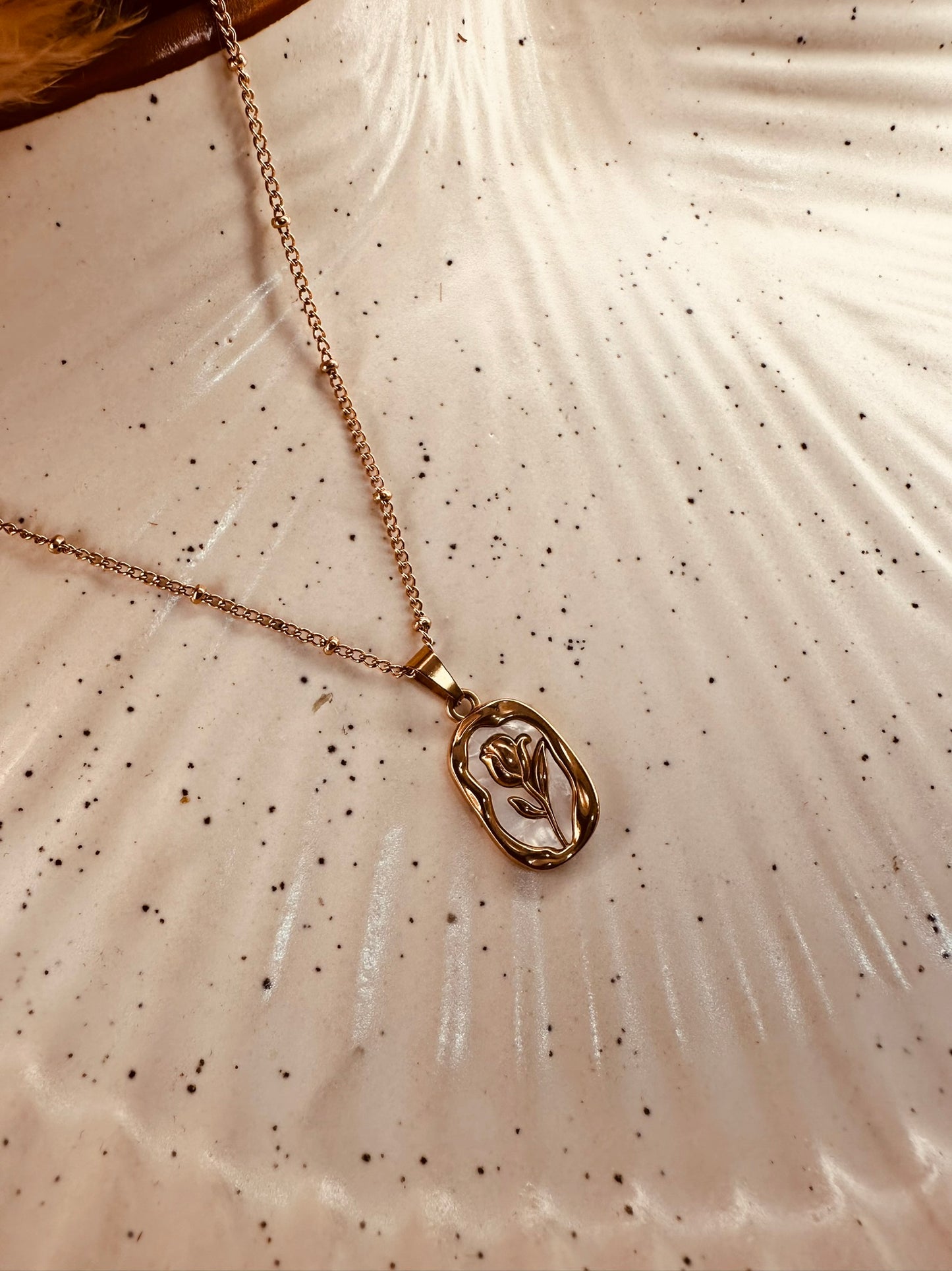 Rose Pendant Necklace – Elegant Floral Chain for Women