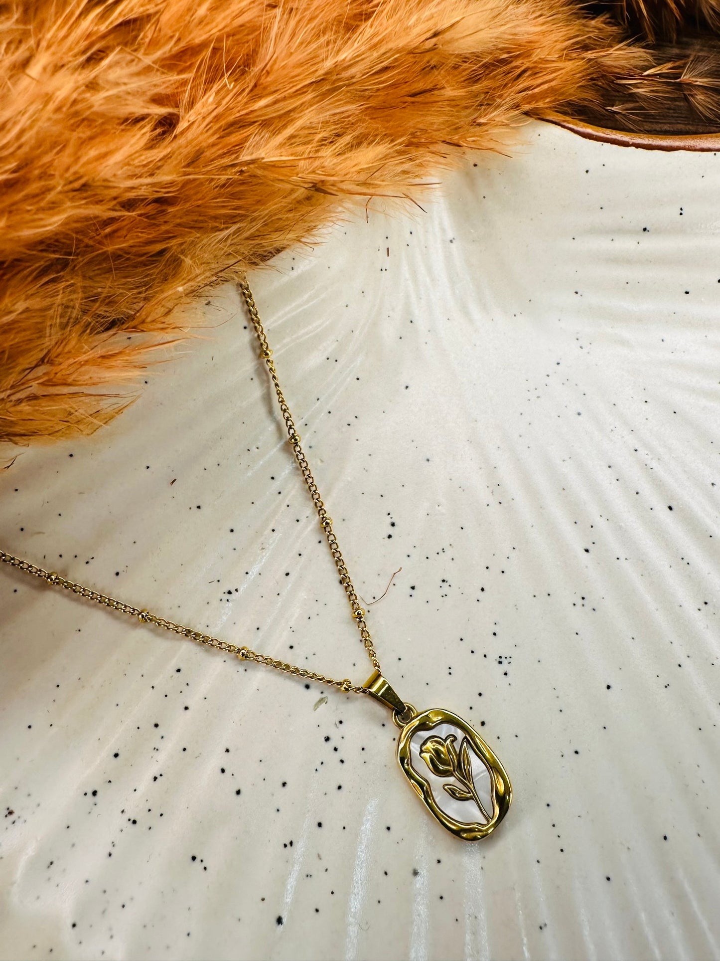 Rose Pendant Necklace – Elegant Floral Chain for Women