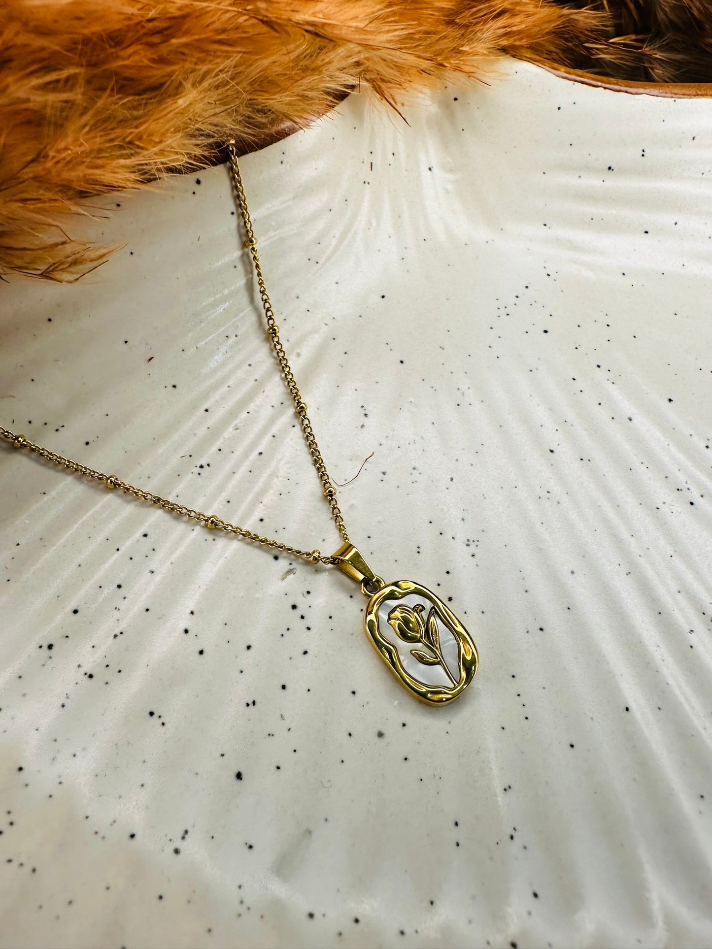 Rose Pendant Necklace – Elegant Floral Chain for Women