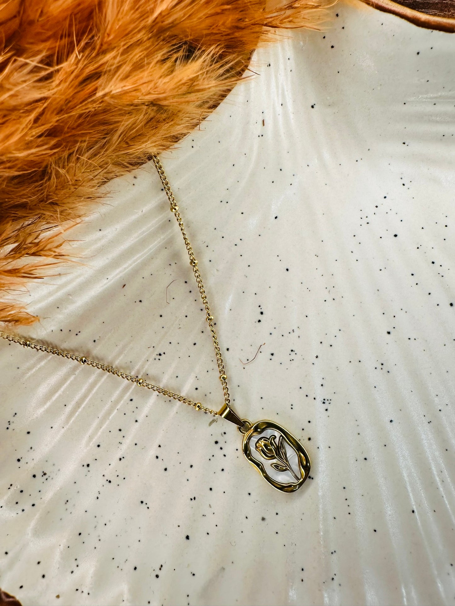 Rose Pendant Necklace – Elegant Floral Chain for Women