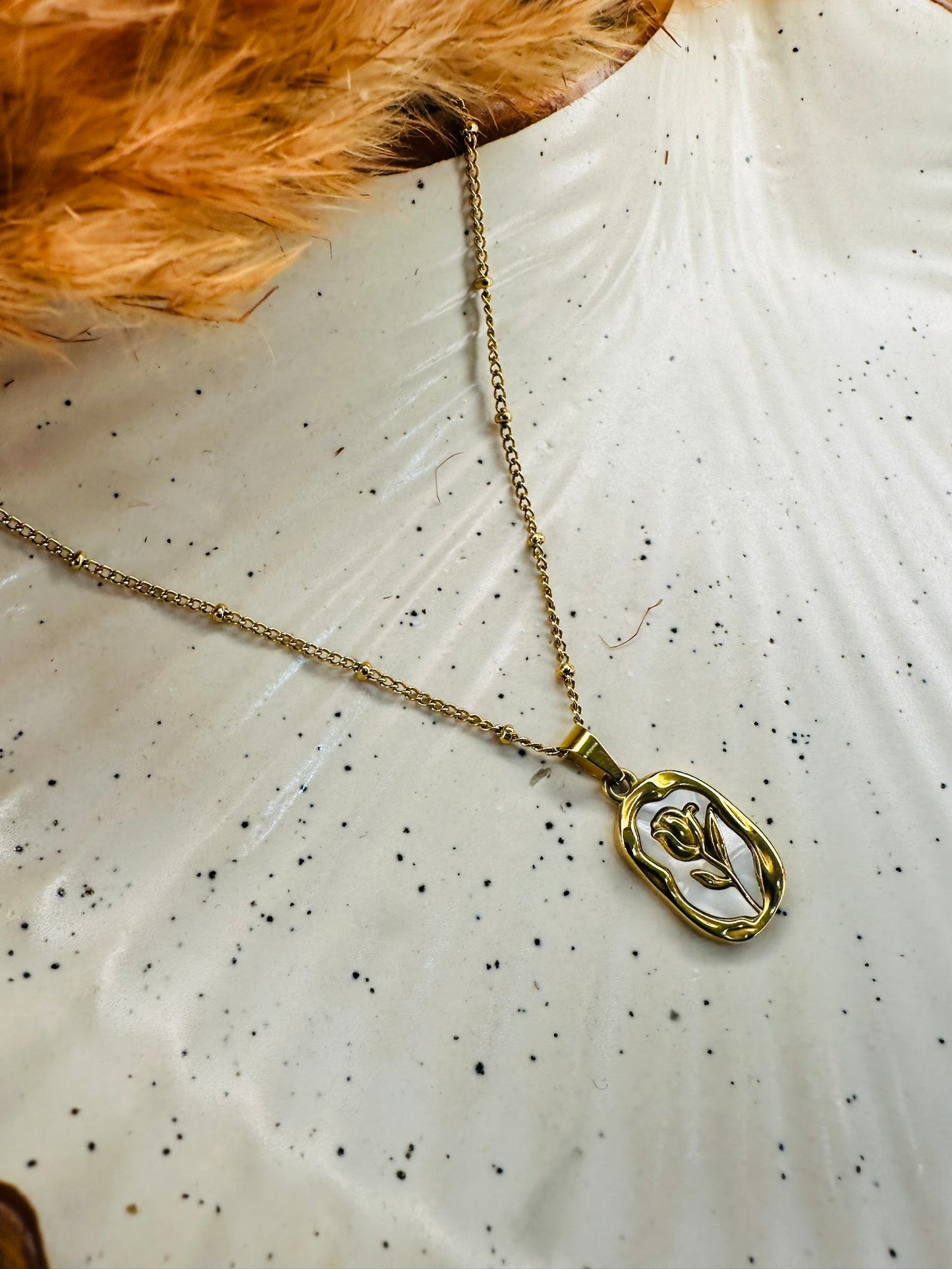Rose Pendant Necklace – Elegant Floral Chain for Women