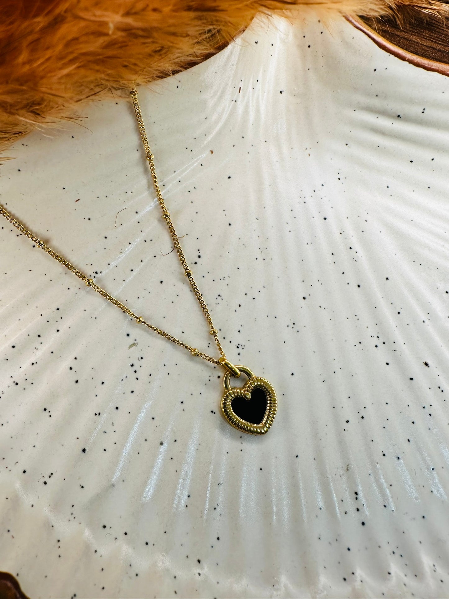 Heart Pendant Necklace – Dainty Gold Chain with Pearl Heart