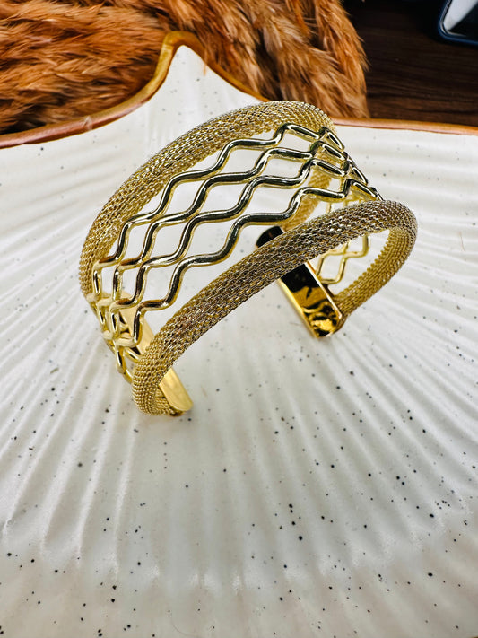 Wavy Gold Cuff Bracelet for Women – Statement Adjustable Bangle