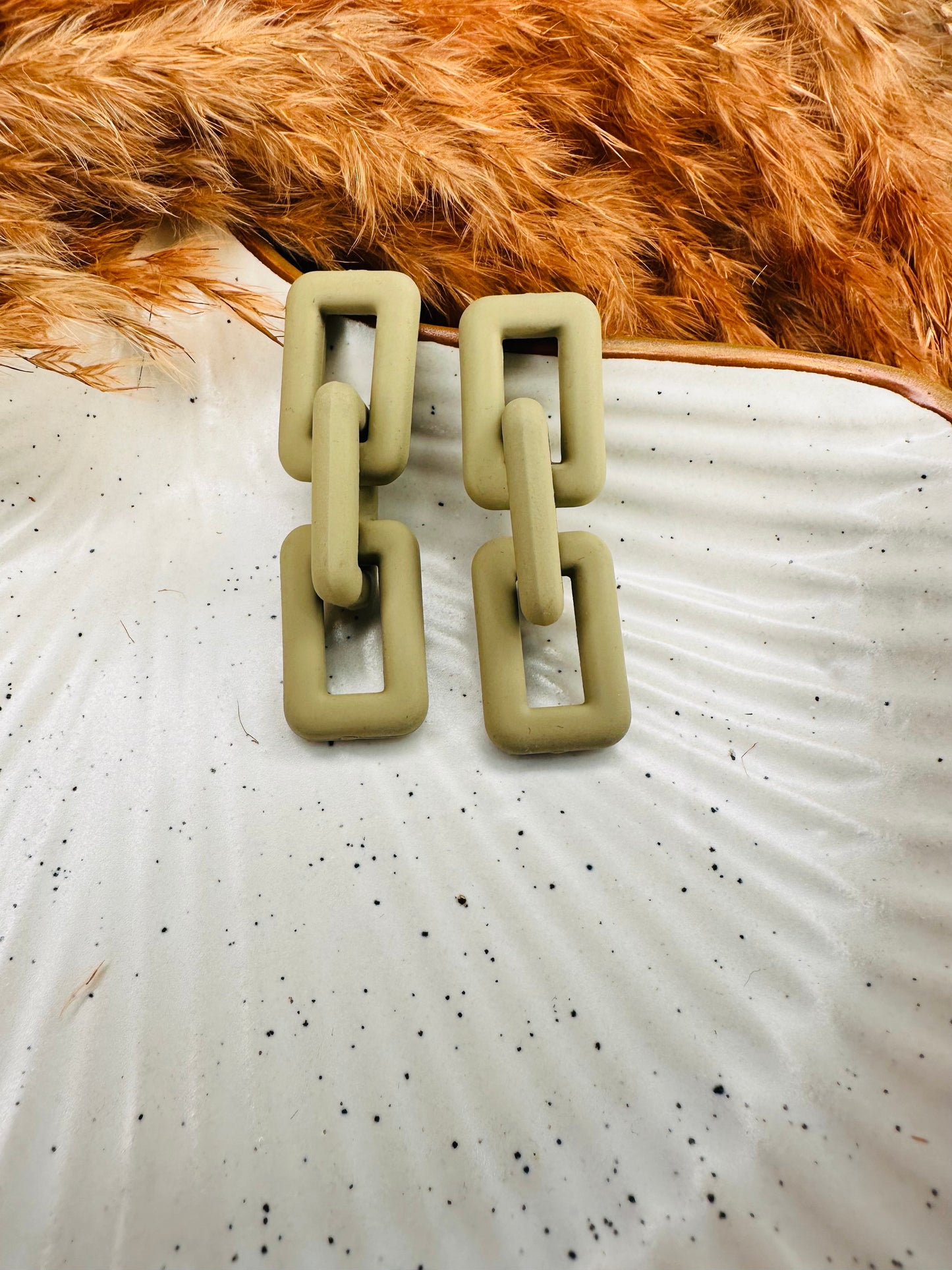 HeyBae Quirky Beige Chain Link Earrings – Ethnic & Western