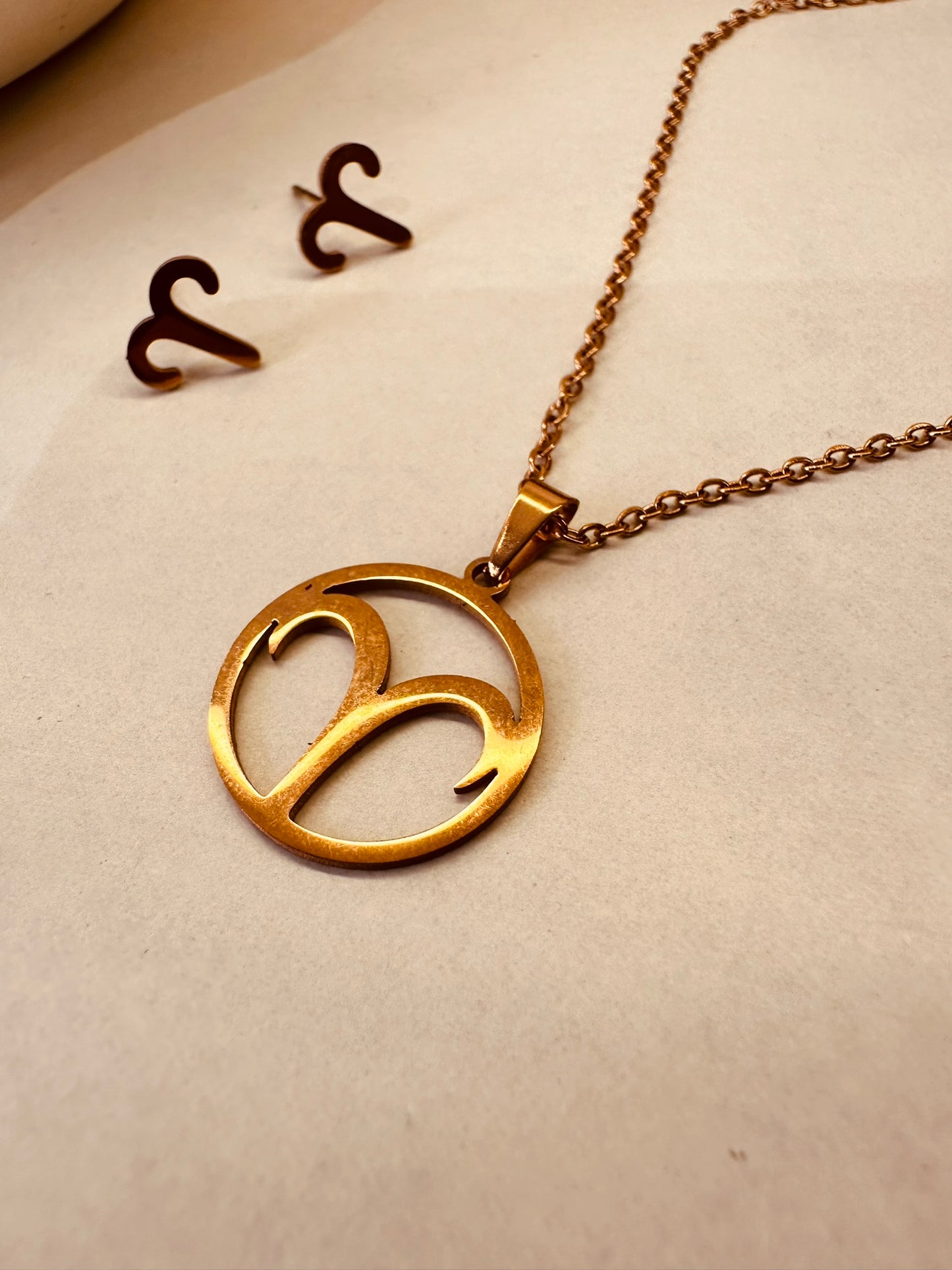 Black Stone Drop Necklace – Gold Chain Minimal Jewellery for Women
