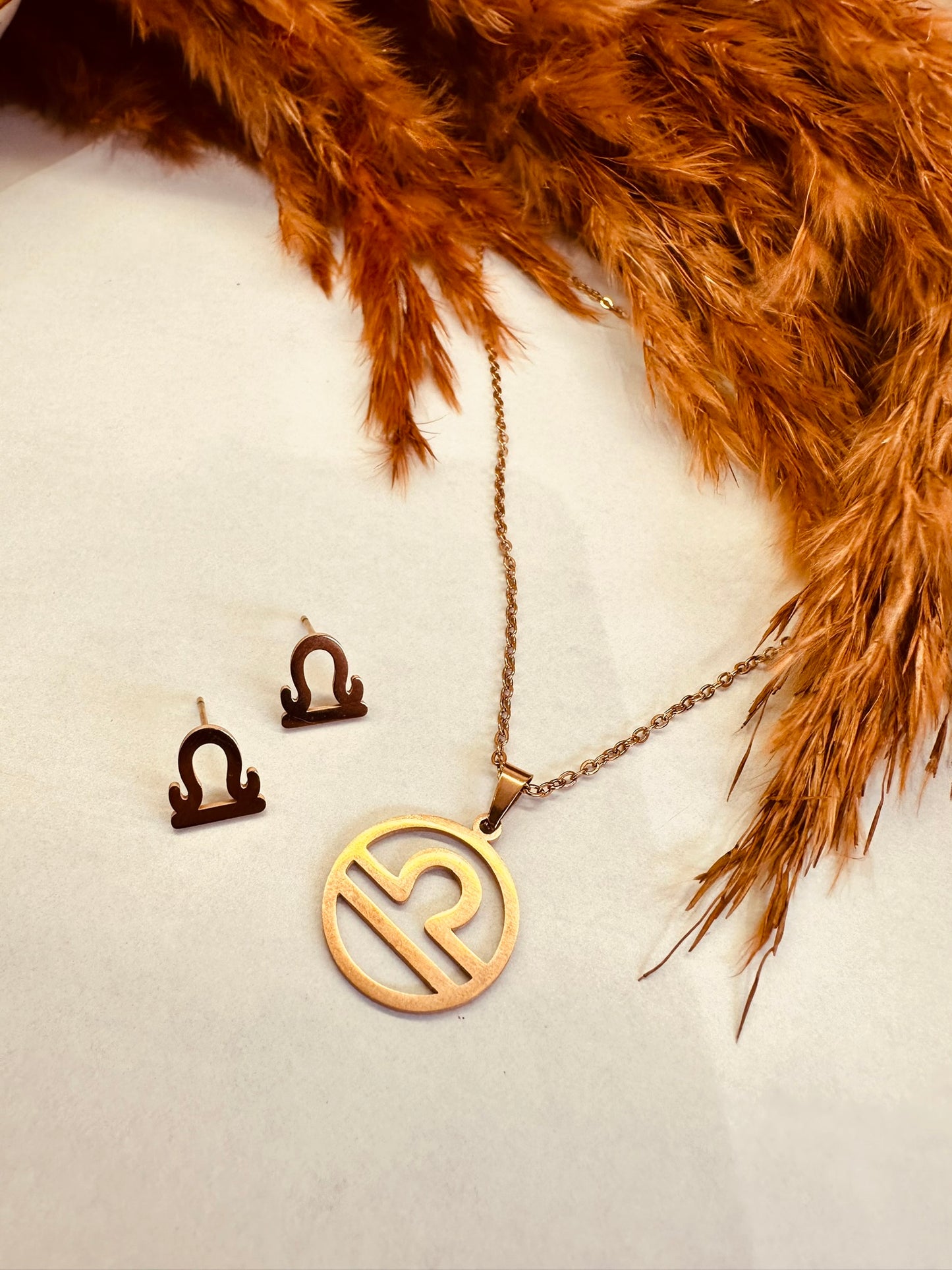 Black Stone Drop Necklace – Gold Chain Minimal Jewellery for Women