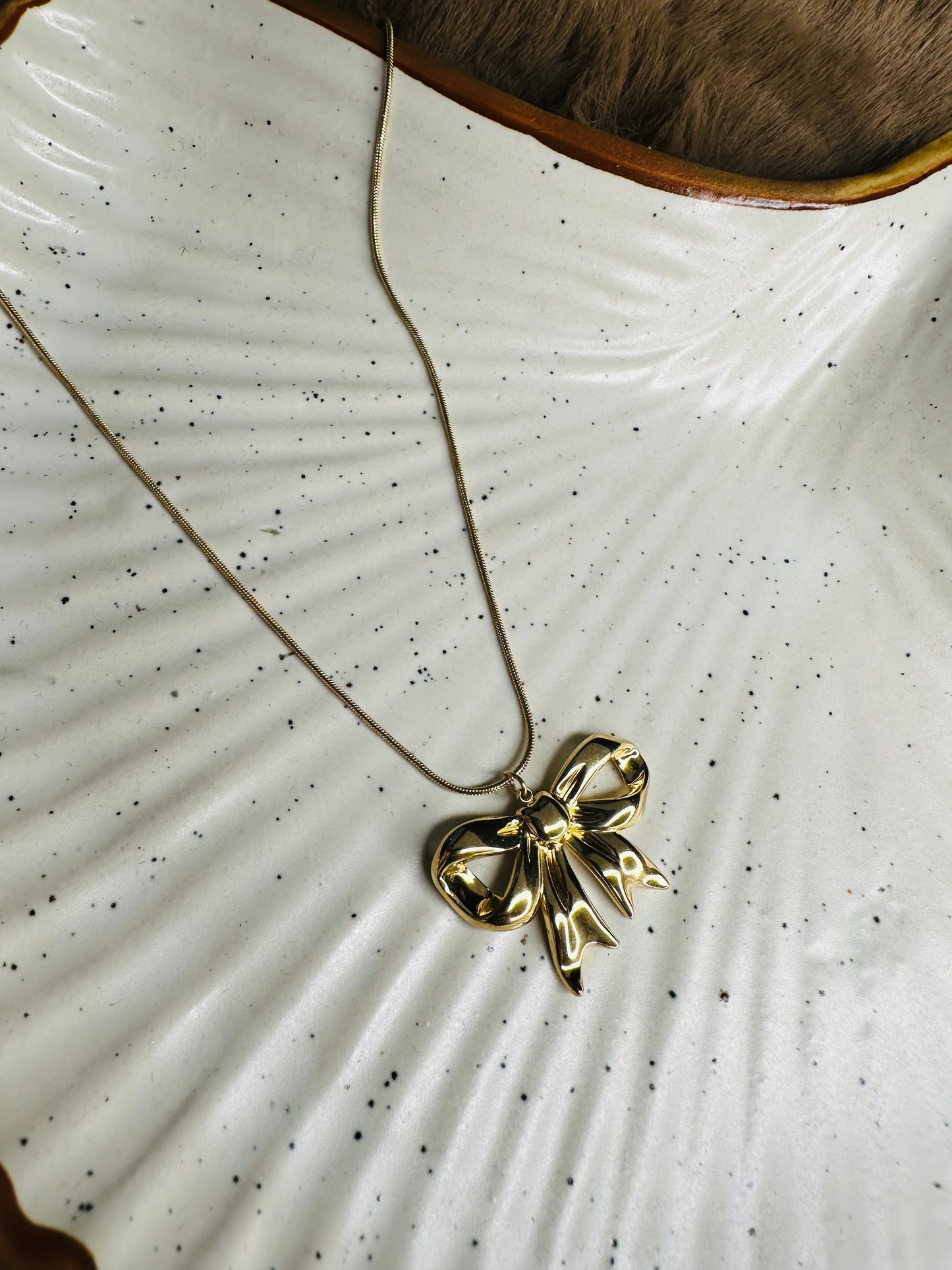 Statement Golden Bow Pendant Necklace – Bold Trendy Chain for Women
