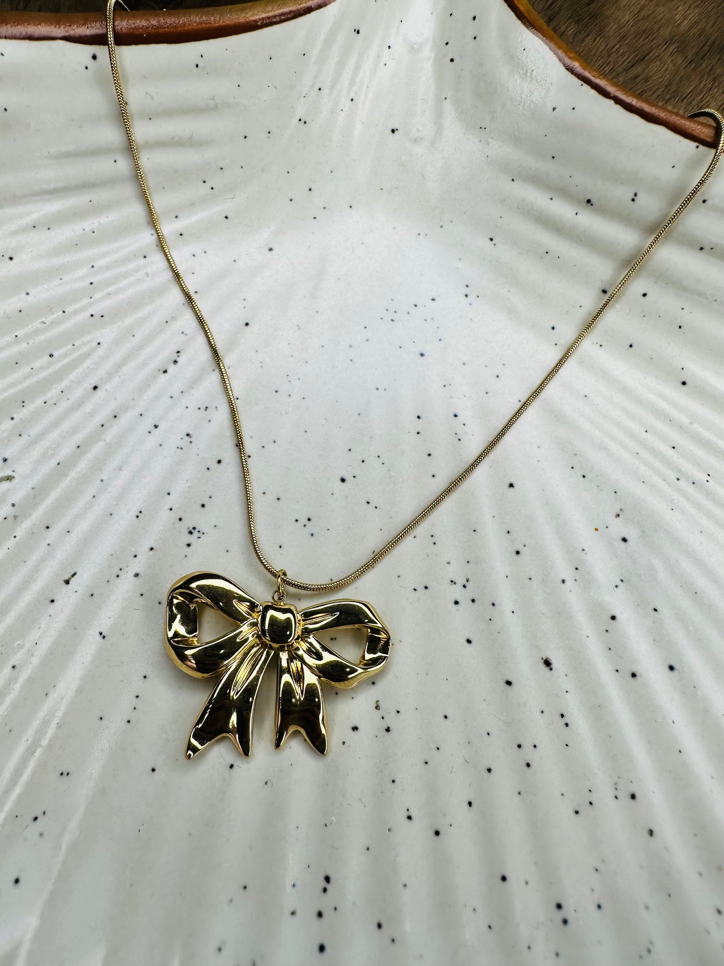 Statement Golden Bow Pendant Necklace – Bold Trendy Chain for Women