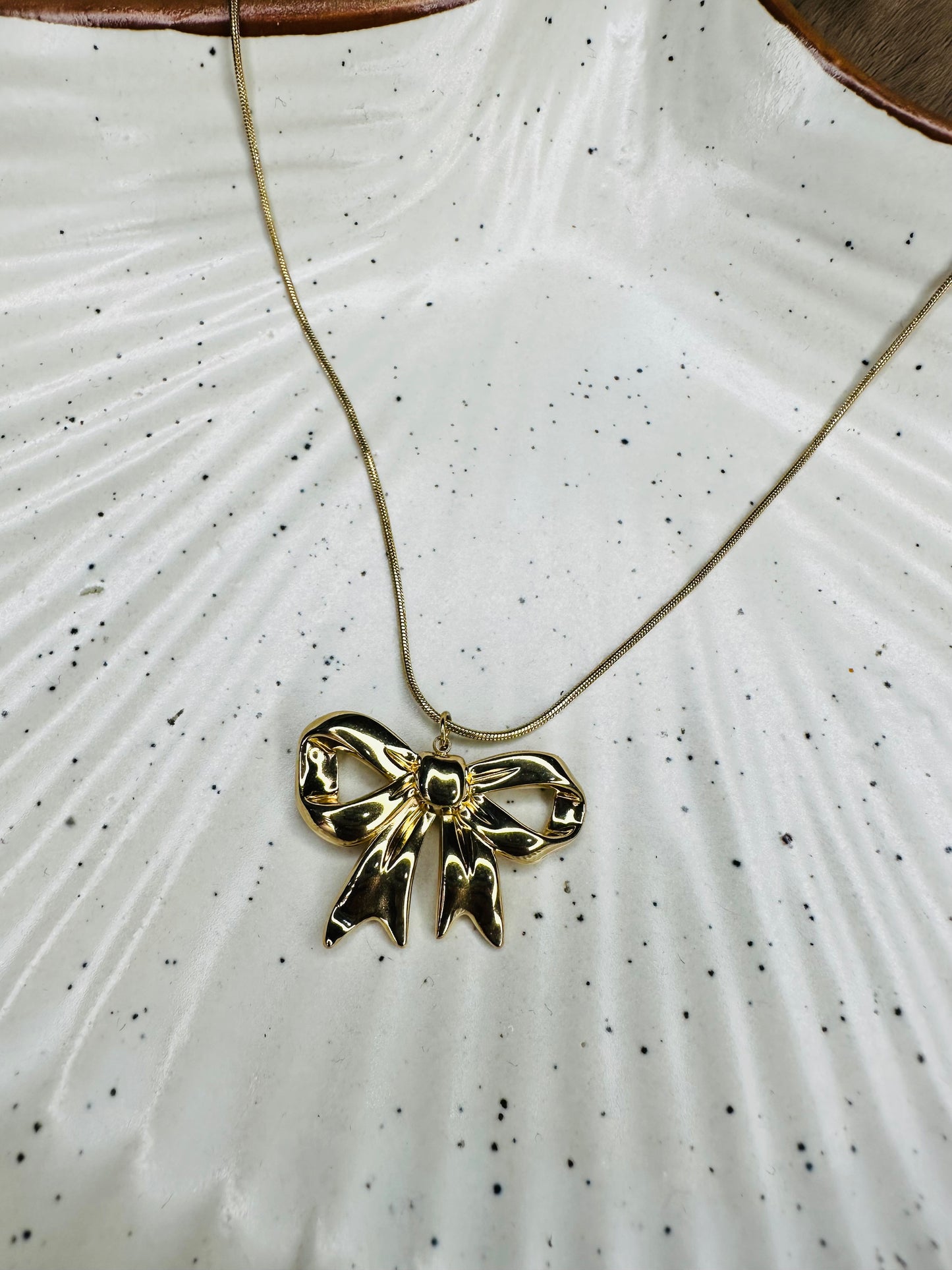 Statement Golden Bow Pendant Necklace – Bold Trendy Chain for Women