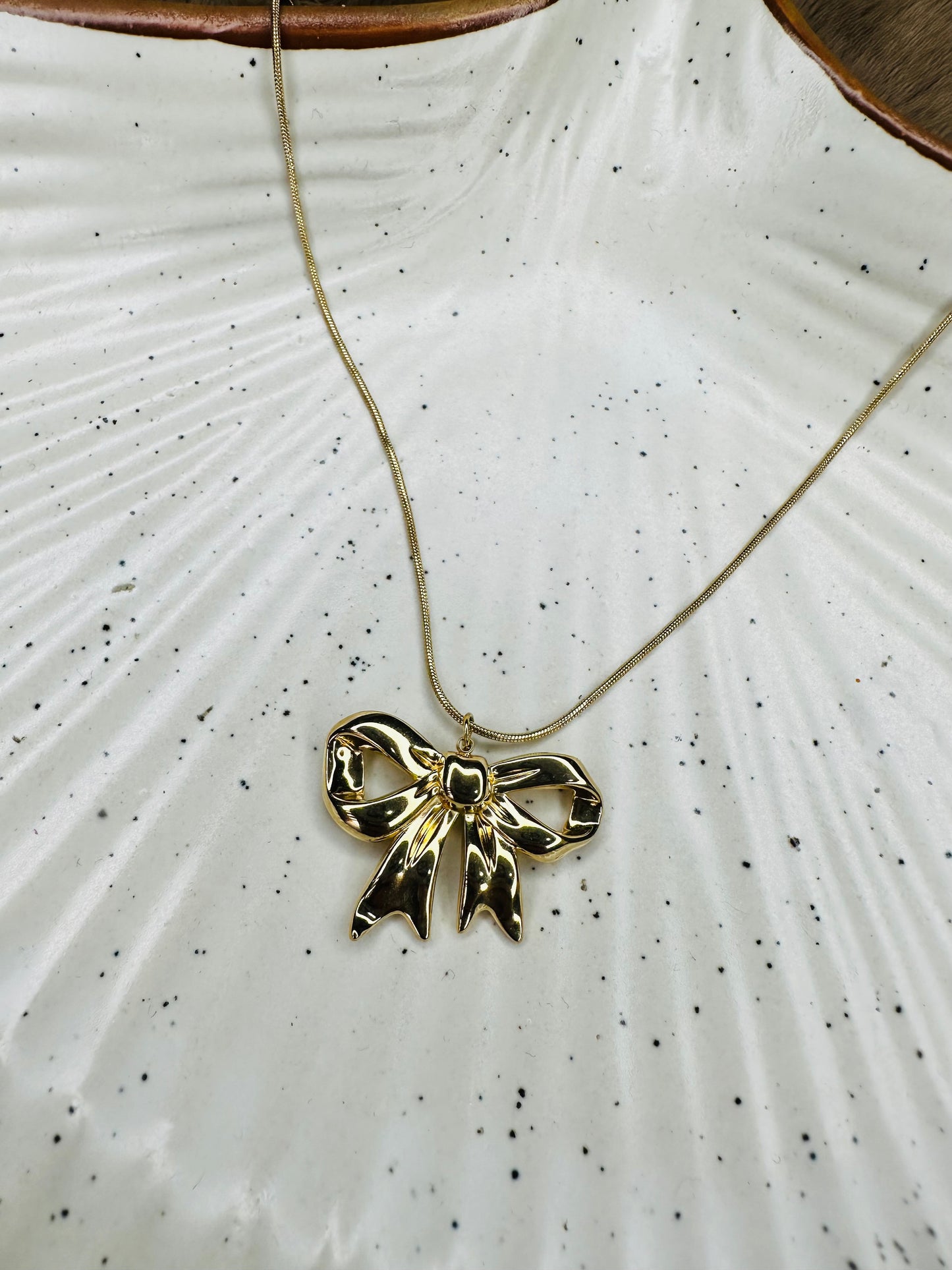 Statement Golden Bow Pendant Necklace – Bold Trendy Chain for Women