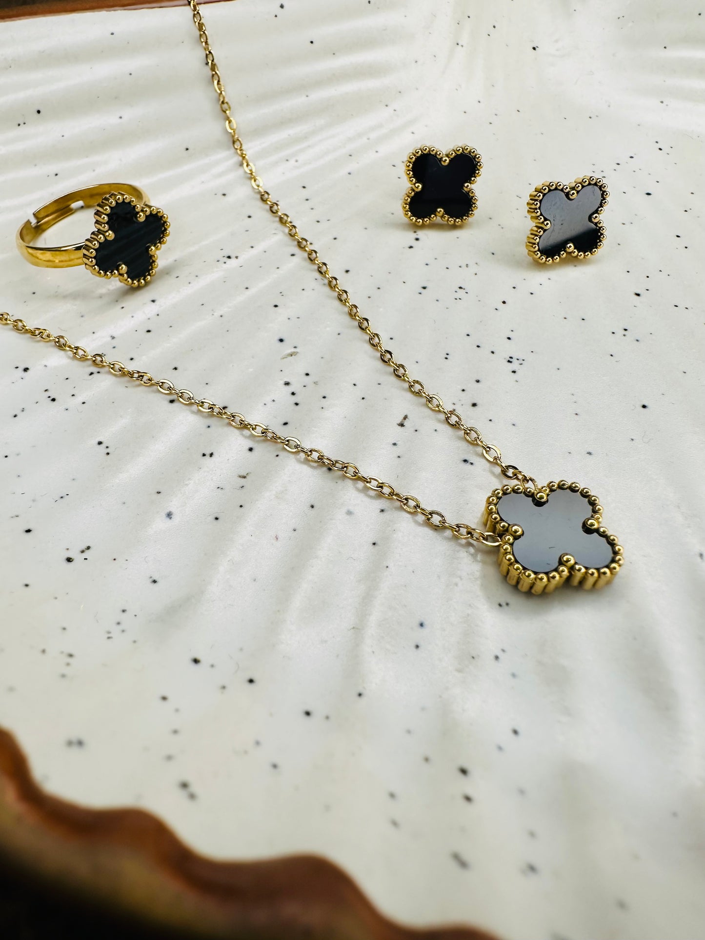 Golden Clover Jewelry Set – Pendant, Earrings & Ring for Women