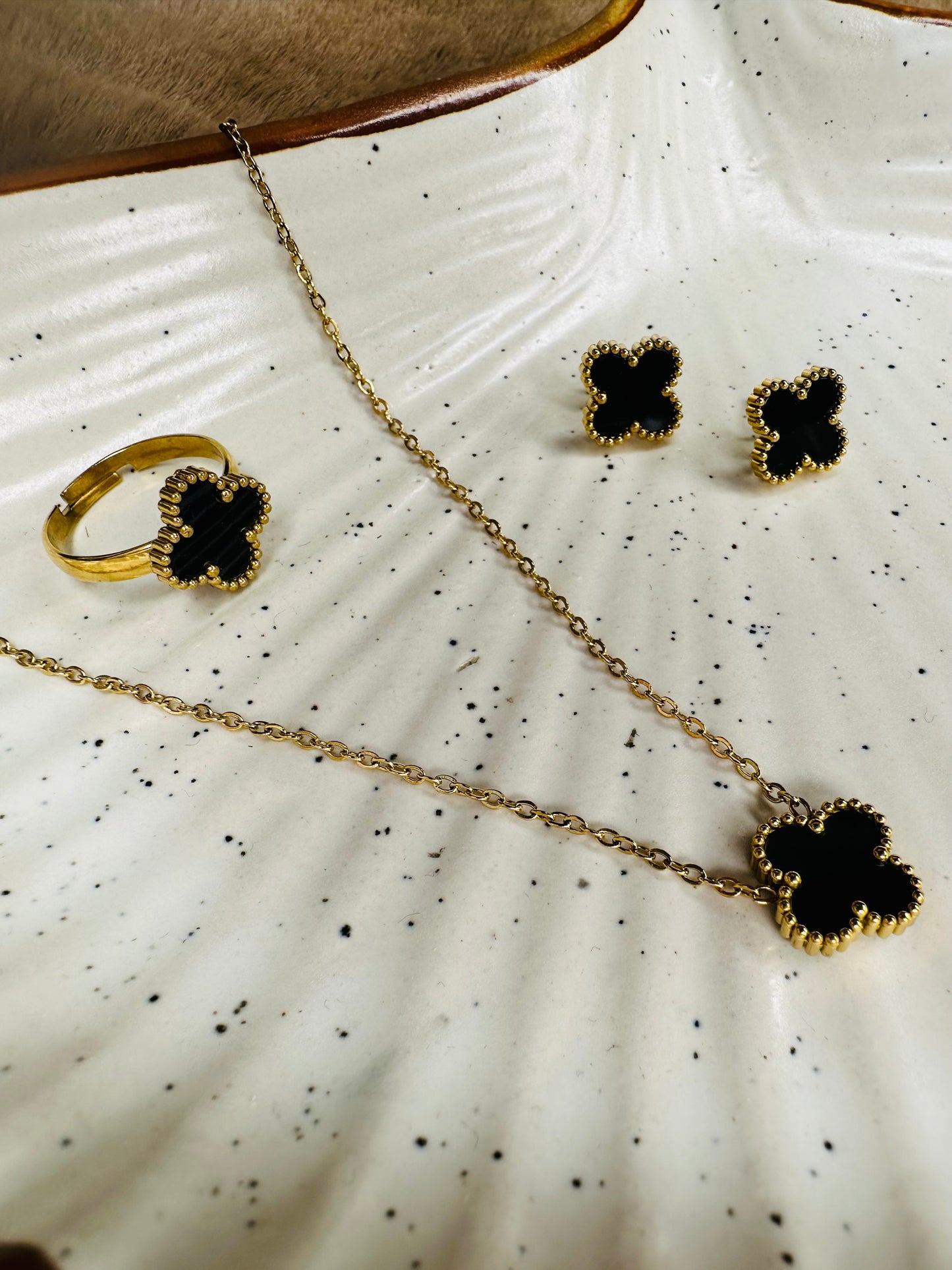 Golden Clover Jewelry Set – Pendant, Earrings & Ring for Women