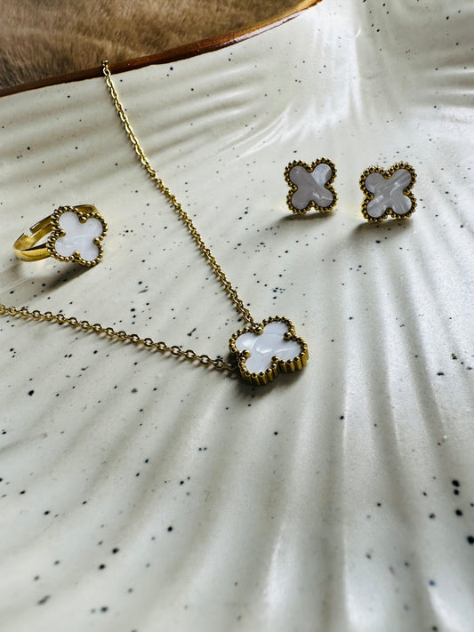Golden Clover Jewelry Set – Pendant, Earrings & Ring for Women