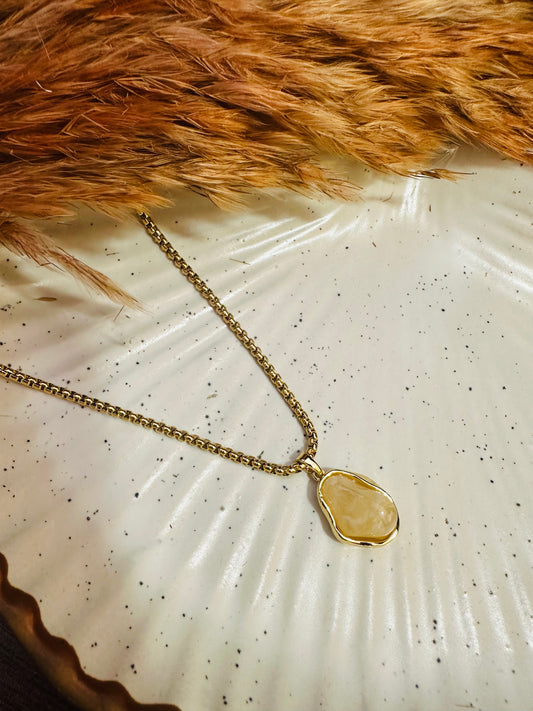 Golden Raw Stone Pendant Necklace – Statement Chain for Women