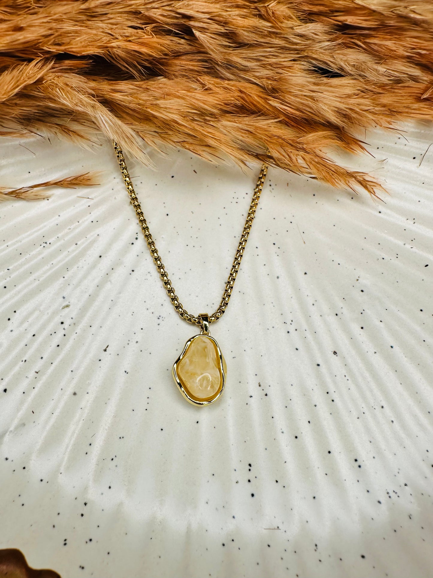 Golden Raw Stone Pendant Necklace – Statement Chain for Women