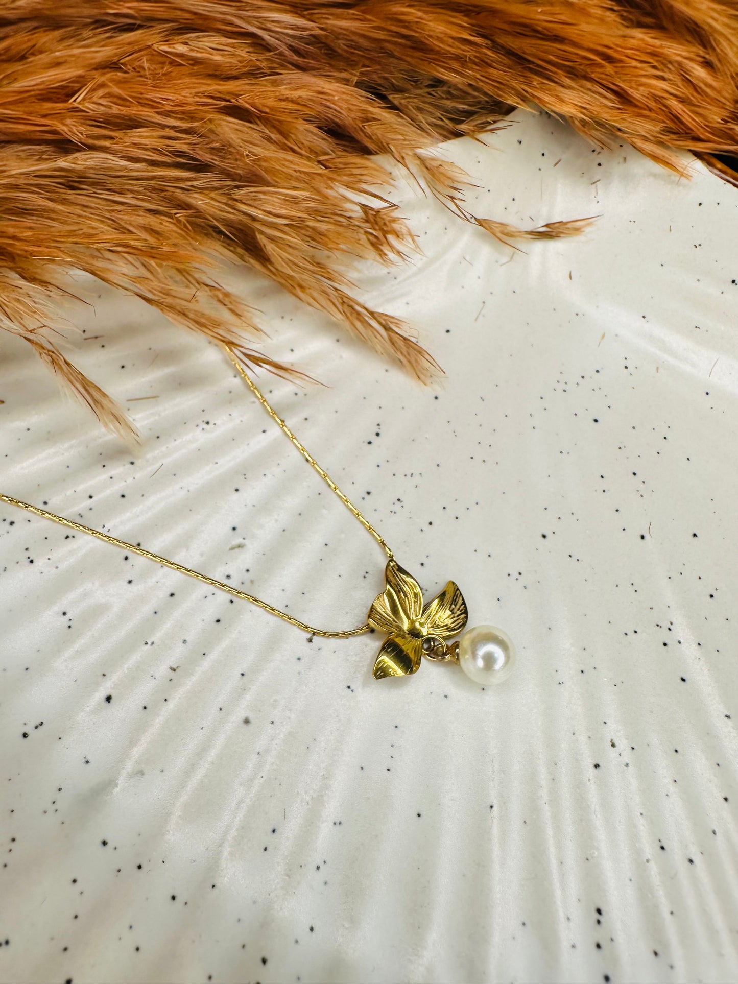 Golden Butterfly Pearl Pendant Necklace – Elegant Chain for Women
