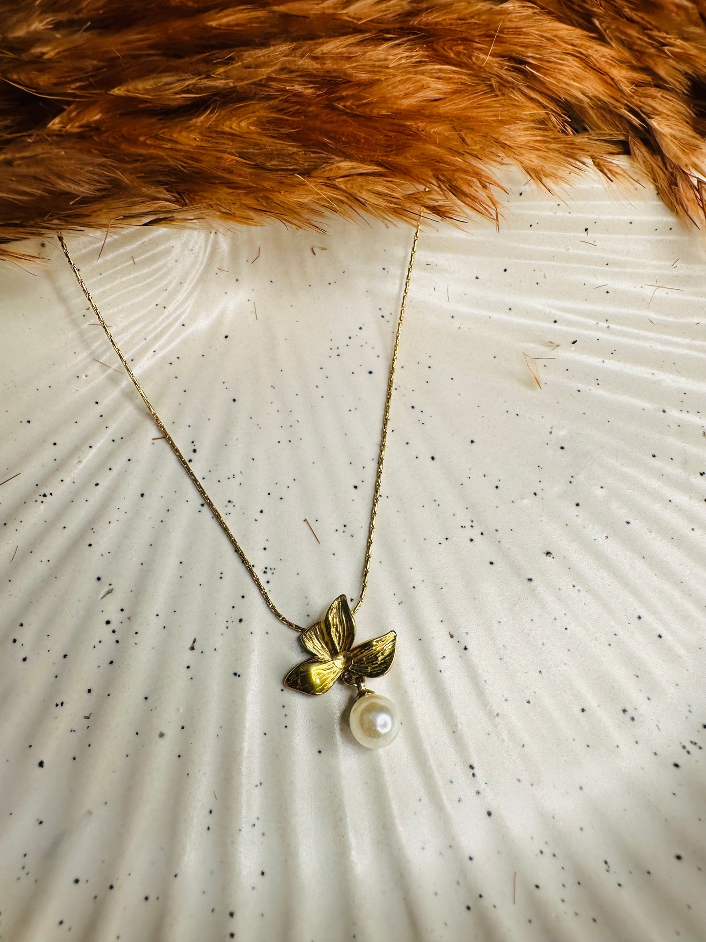 Golden Butterfly Pearl Pendant Necklace – Elegant Chain for Women