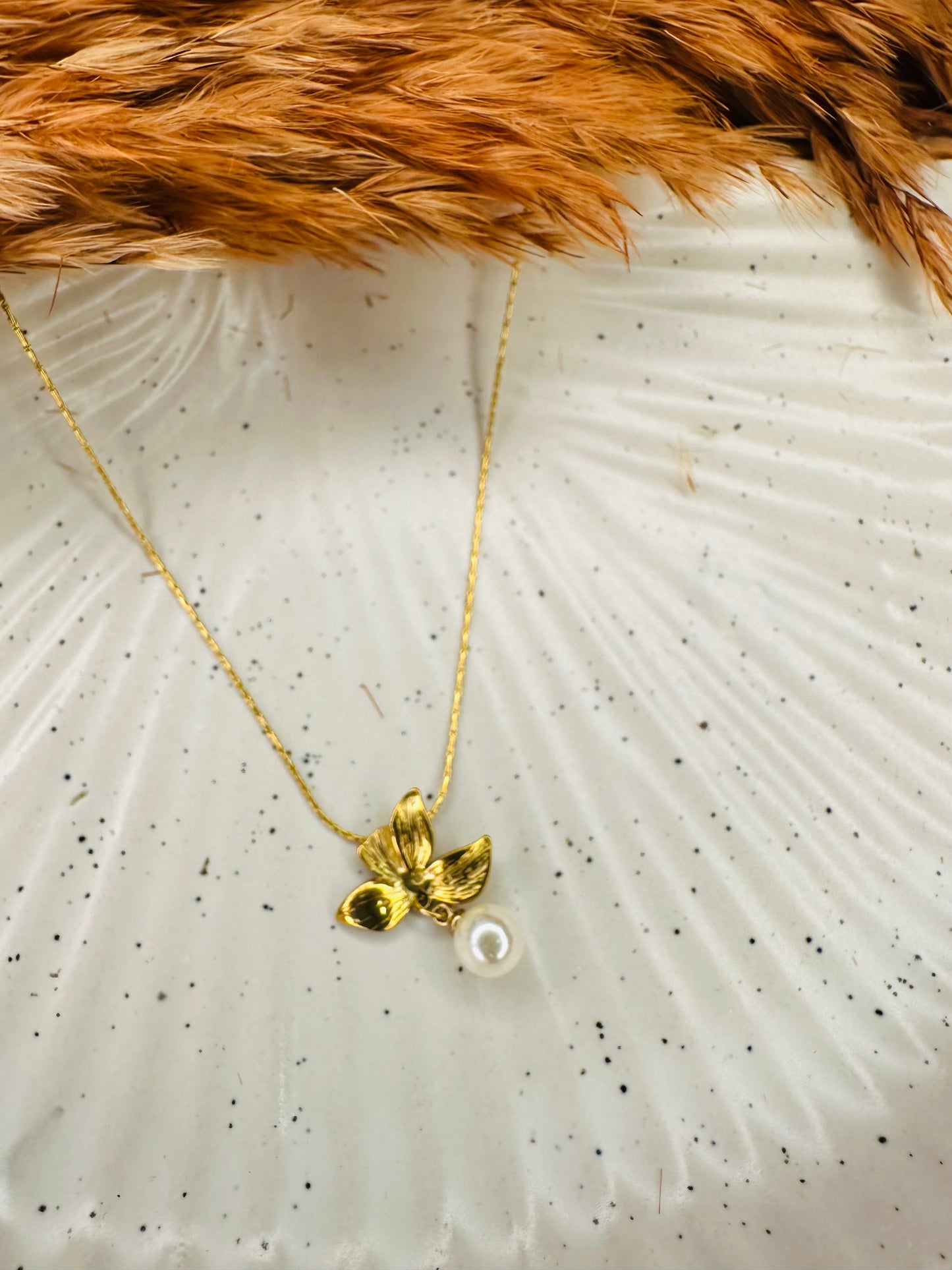 Golden Butterfly Pearl Pendant Necklace – Elegant Chain for Women
