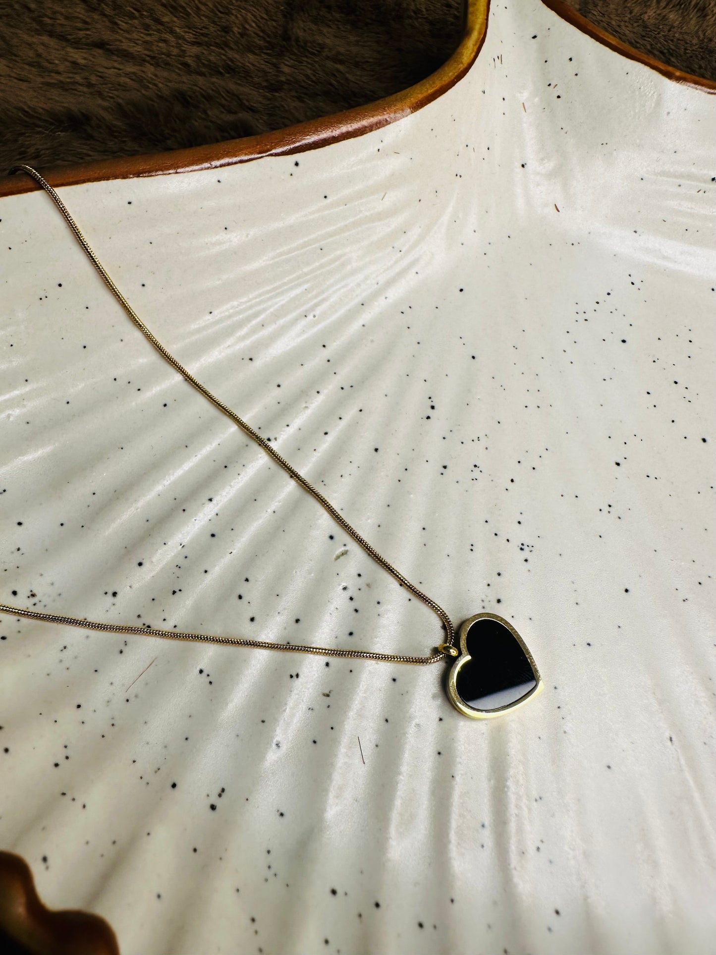 White Heart Pendant Necklace – Dainty Gold Love Chain for Women