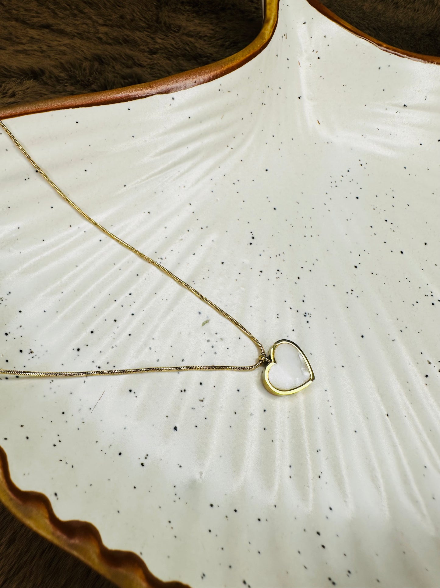 White Heart Pendant Necklace – Dainty Gold Love Chain for Women