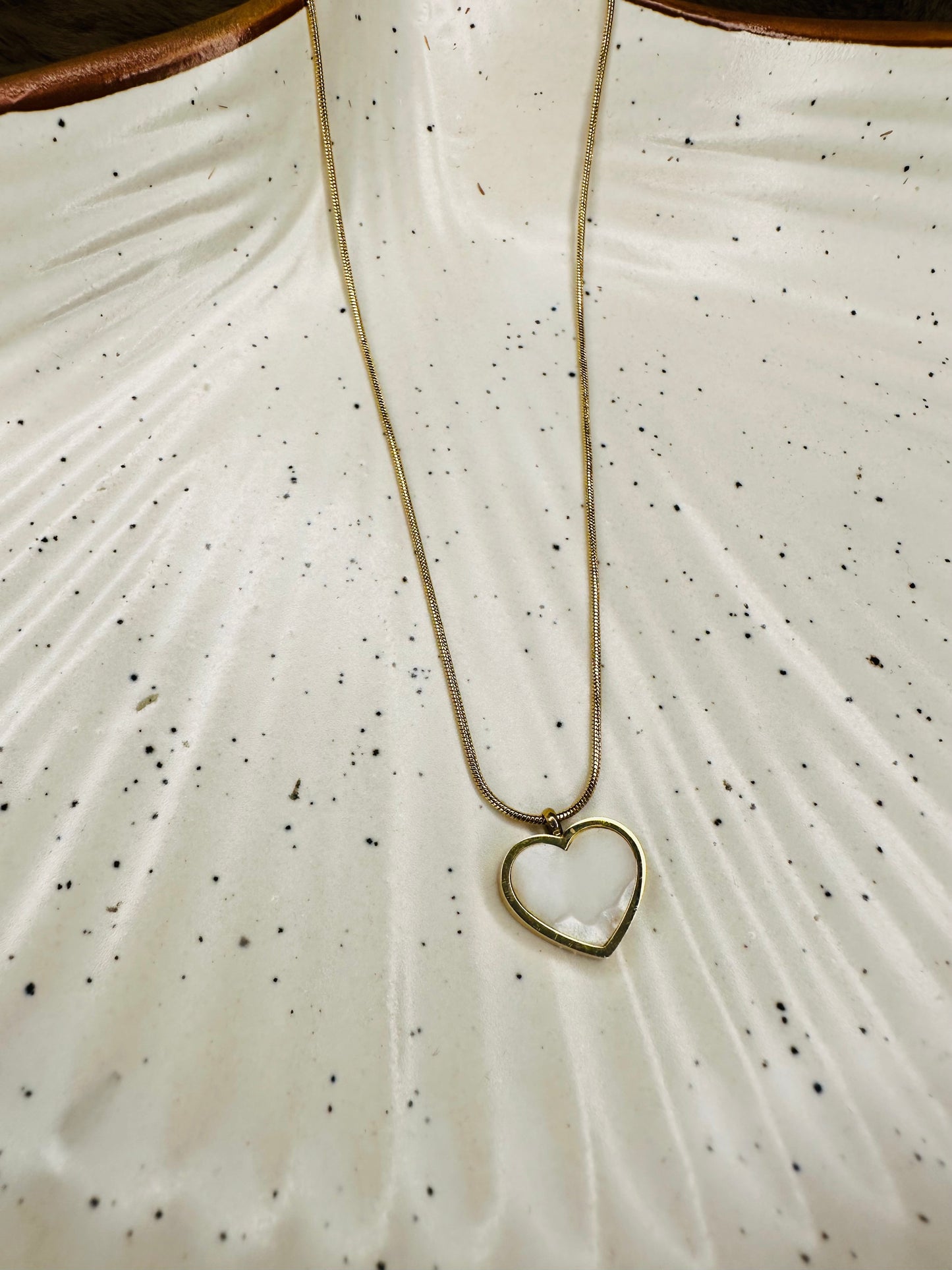 White Heart Pendant Necklace – Dainty Gold Love Chain for Women