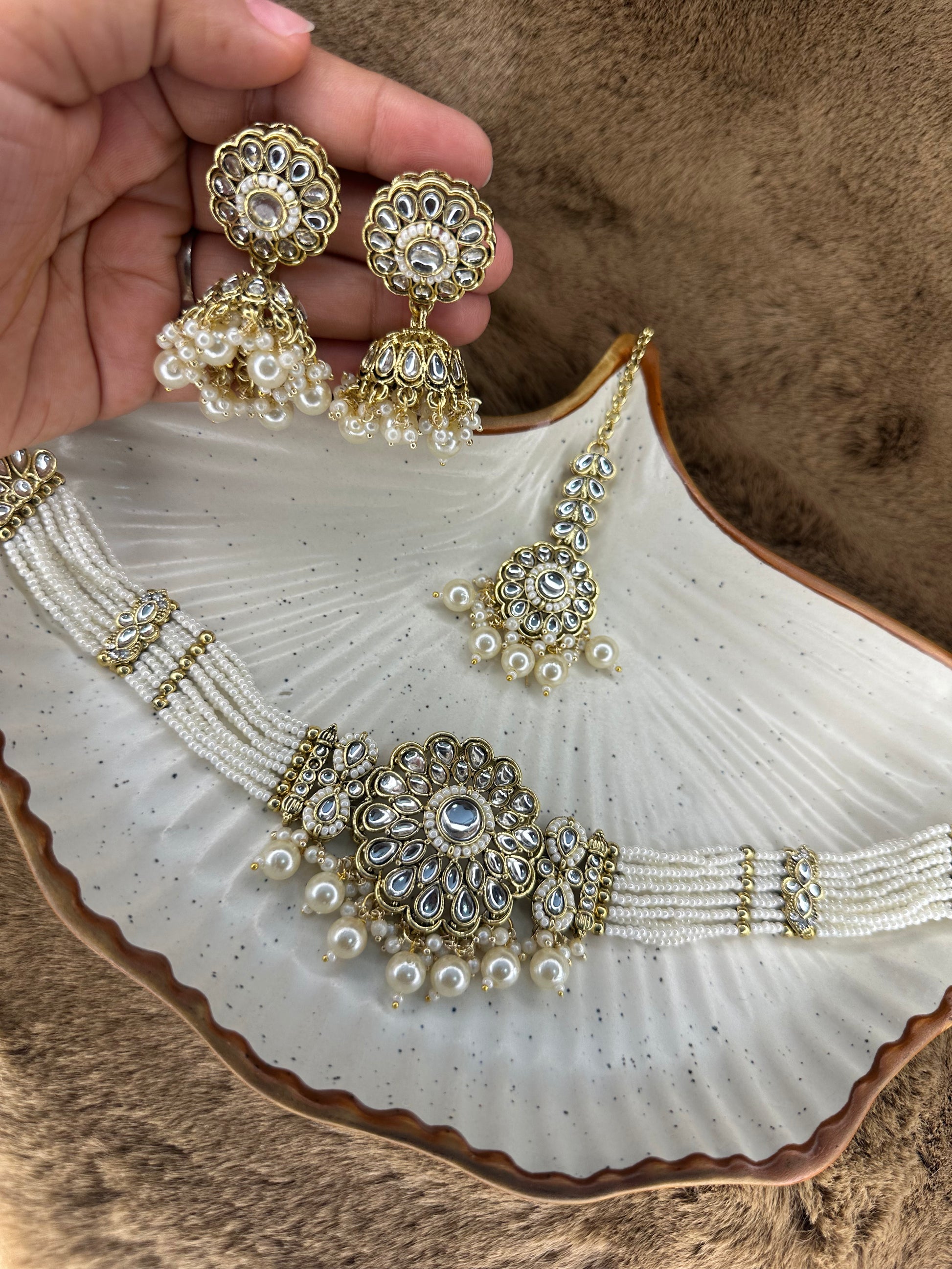 Matching Maang Tikka from Choker Set