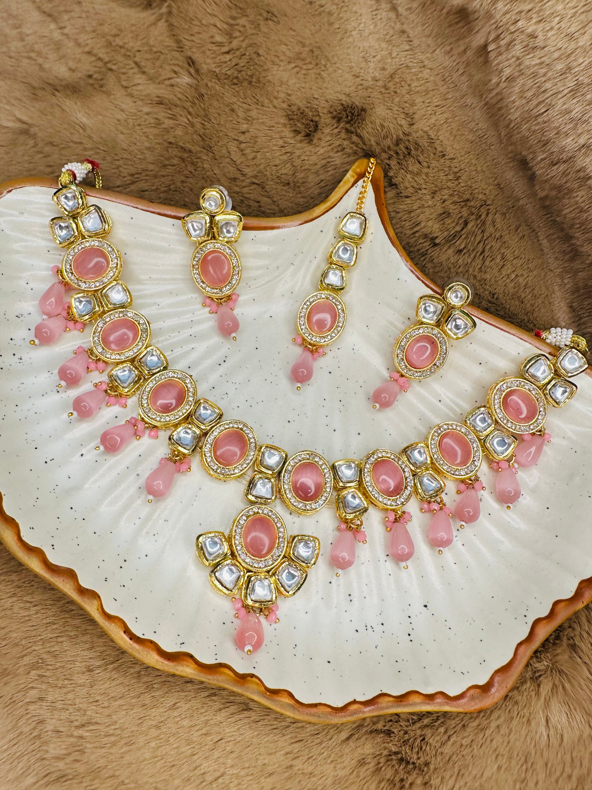 Pastel Pink Kundan Maang Tikka with Pearls