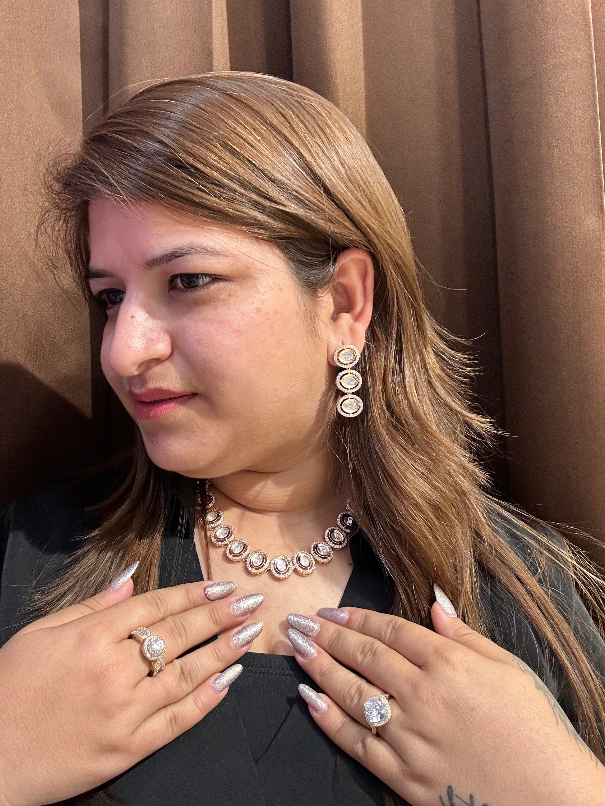 Model wears moissanite rose gold kundan set