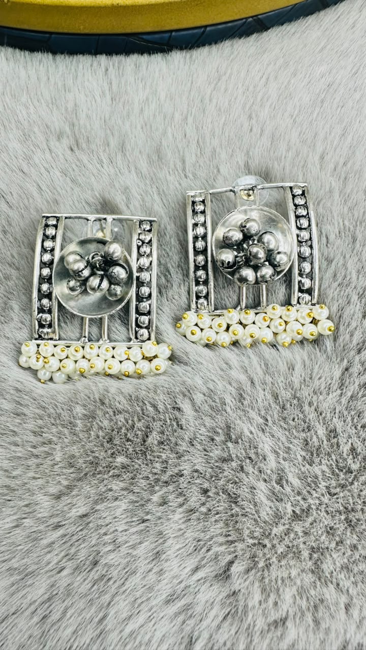 Noor Jharokha Studs