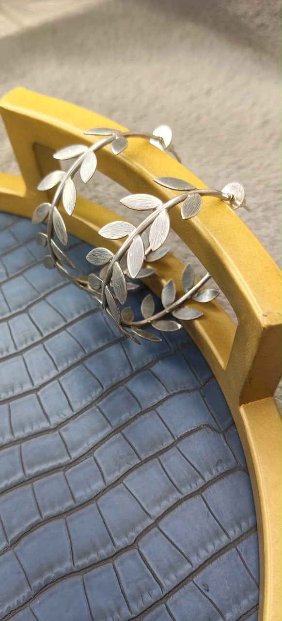 Vanya Leaf Hoops