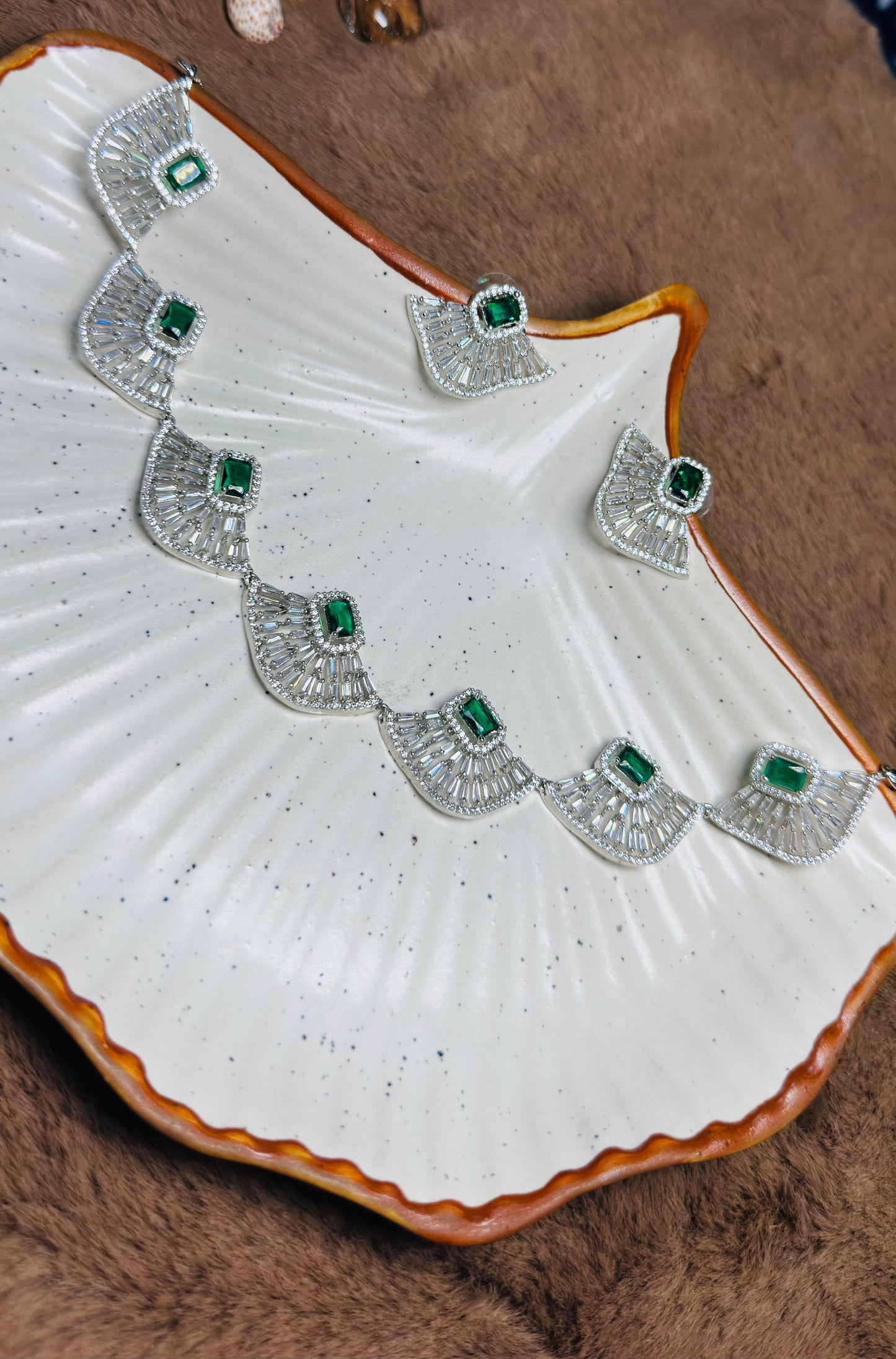 Flora Noor Necklace Set