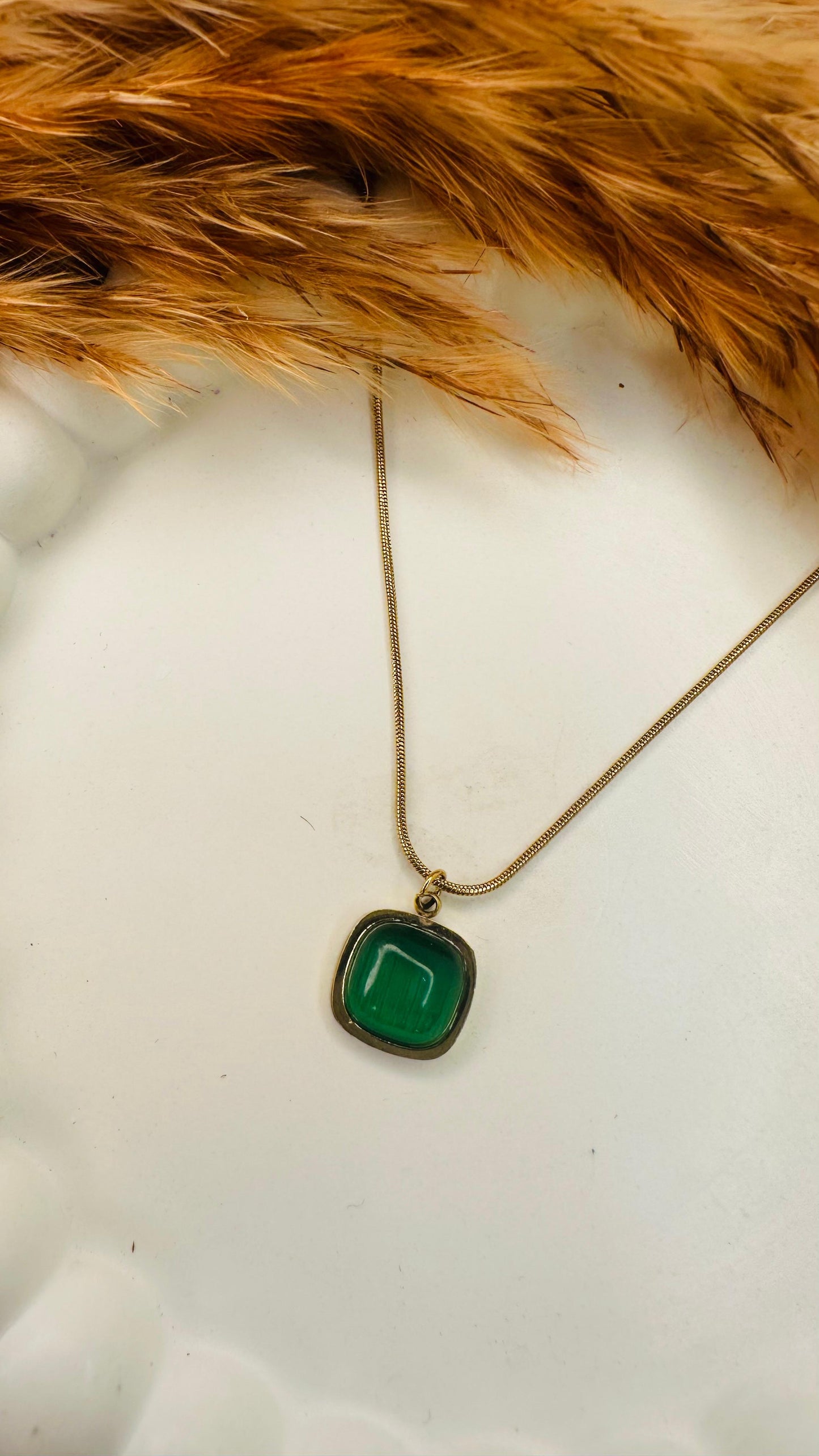 HeyBae Emerald Glow Pendant Necklace