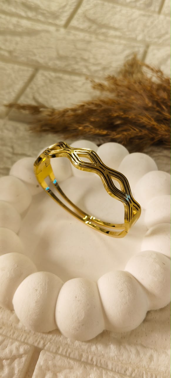 Wave Luxe Bangle Bracelet