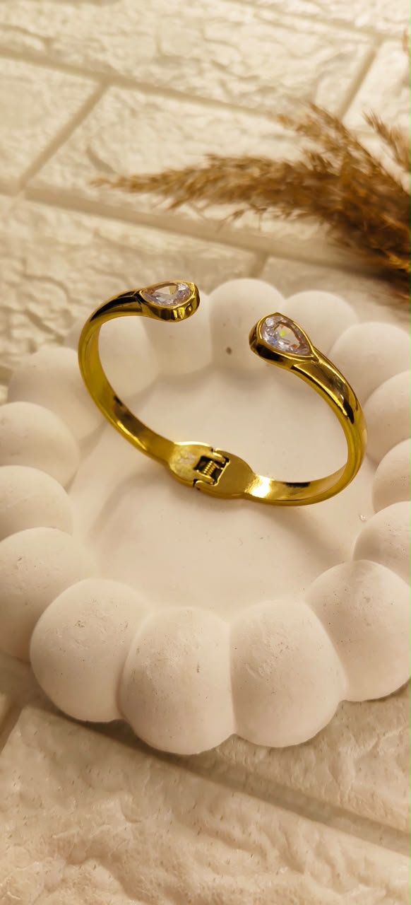Aurelia Teardrop Crystal Bracelet