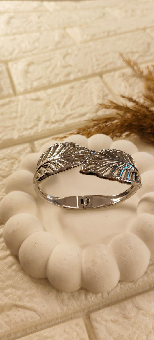 Leaf Elegance Bracelet