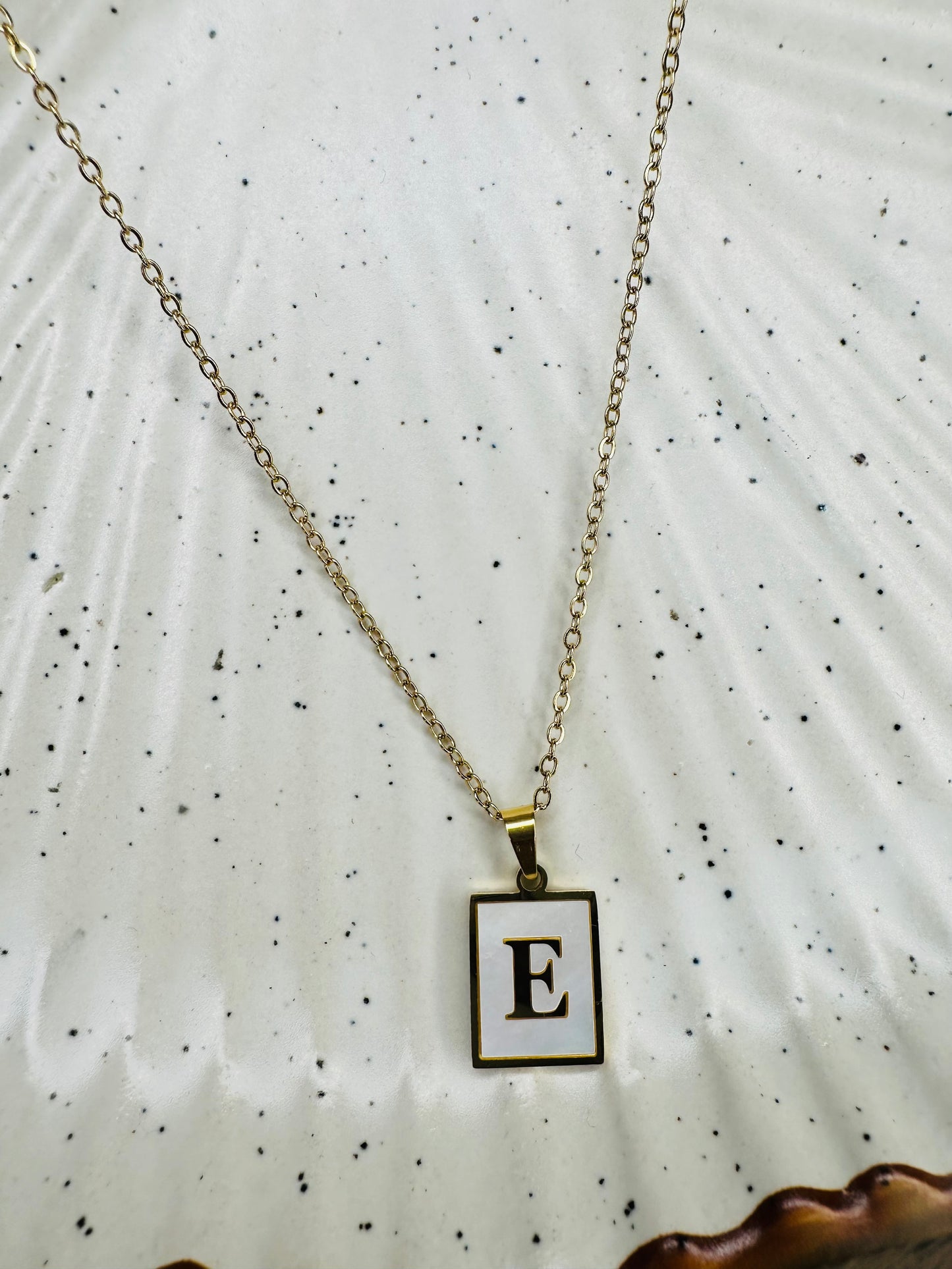 Necklace gOlden anti tarnish alphabet E
