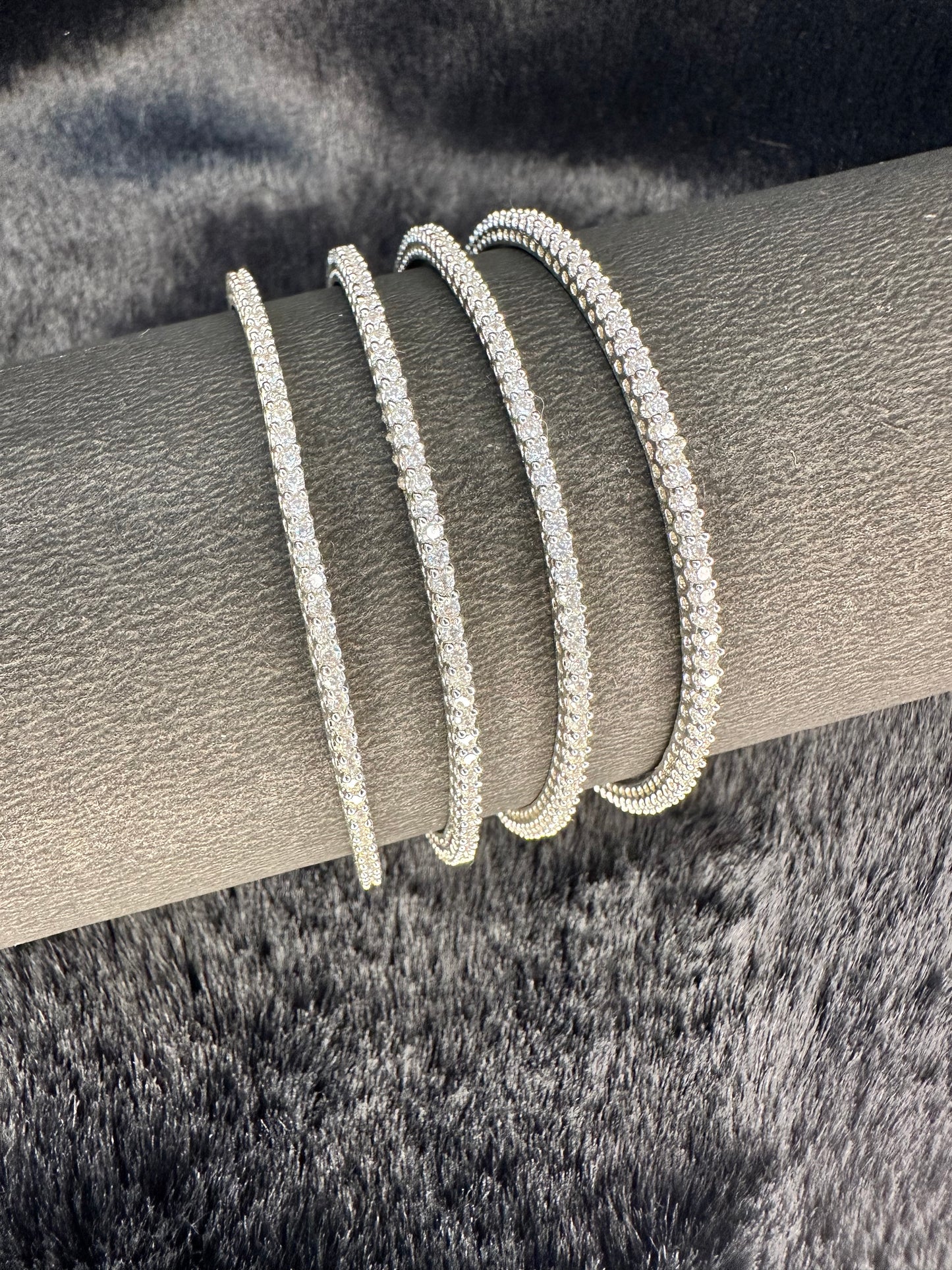 heybae-ad-bangles-stone-detail-gold-plated