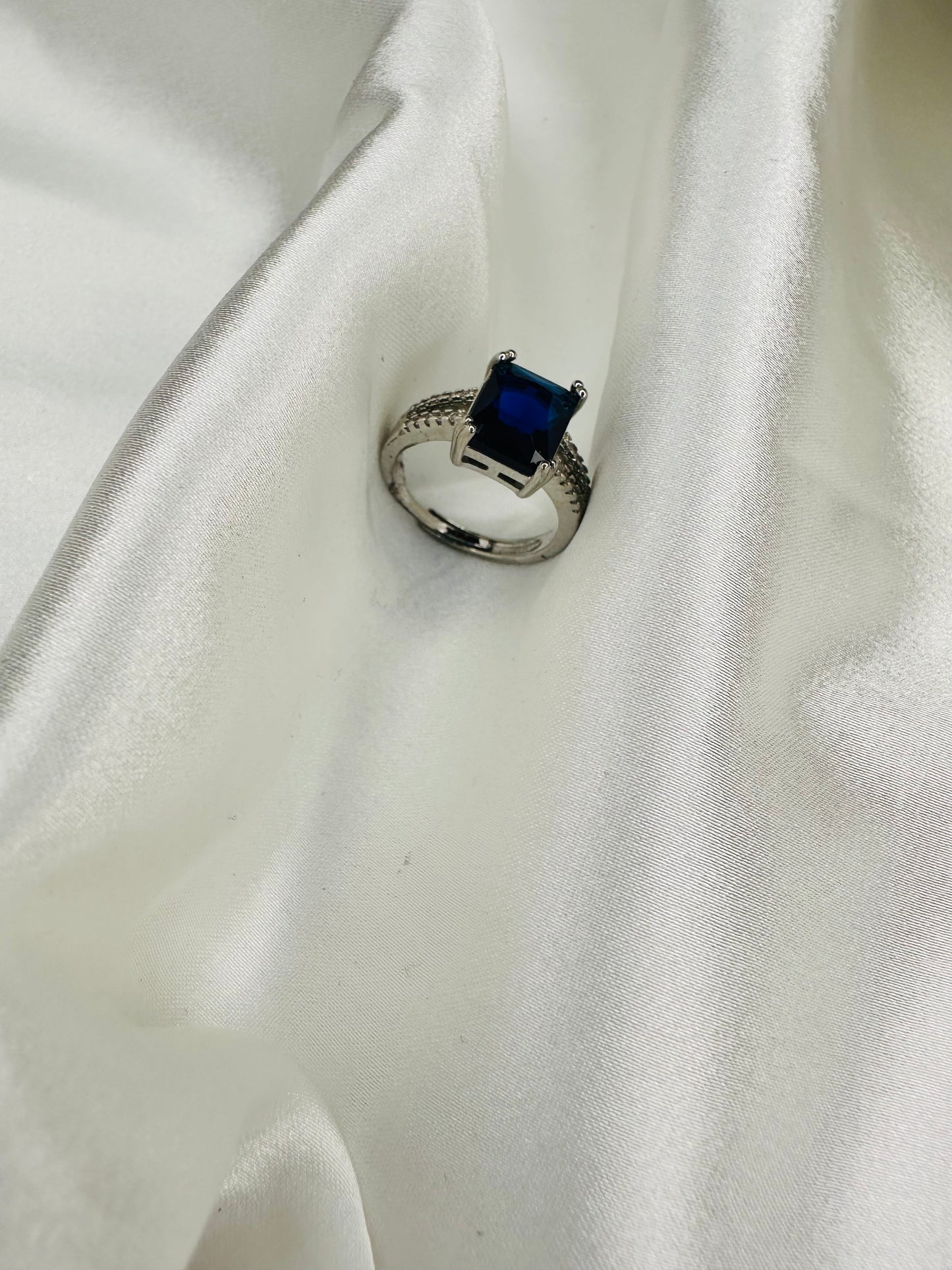 HeyBae Elegant Adjustable Solitaire Ring – Gift Ready