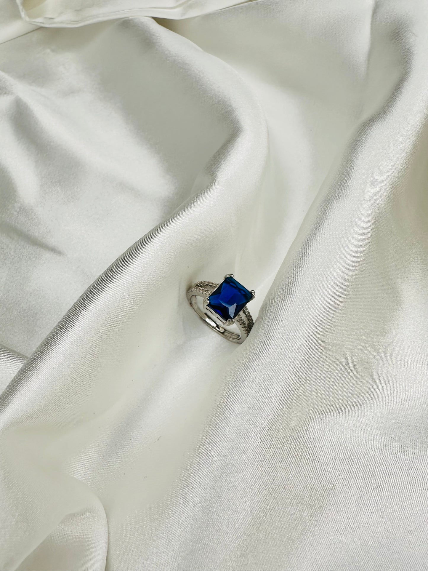 HeyBae Adjustable Solitaire Ring – Shiny American Diamond