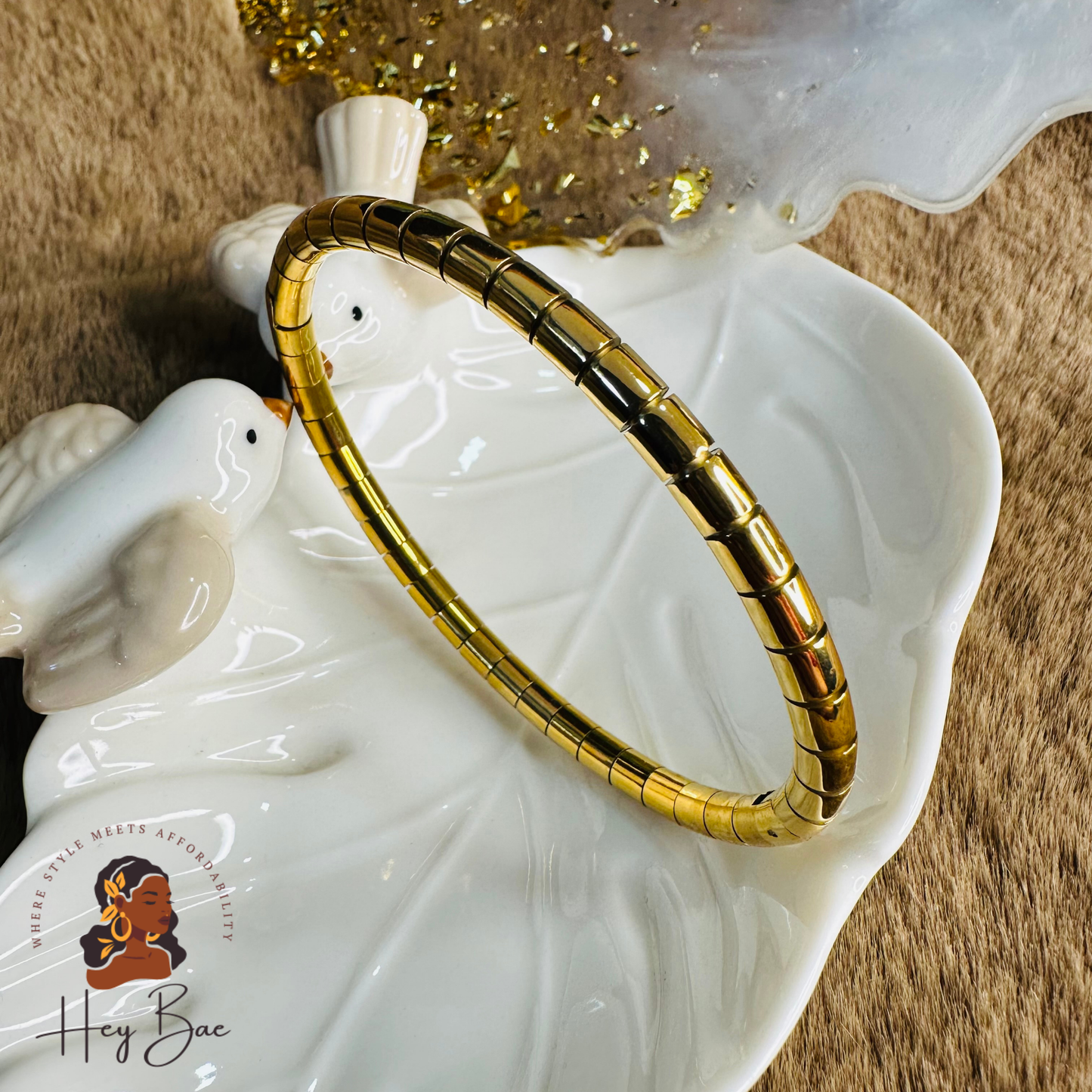 HeyBae Anti-Tarnish Gold Bangle in premium HeyBae jewelry gift packaging