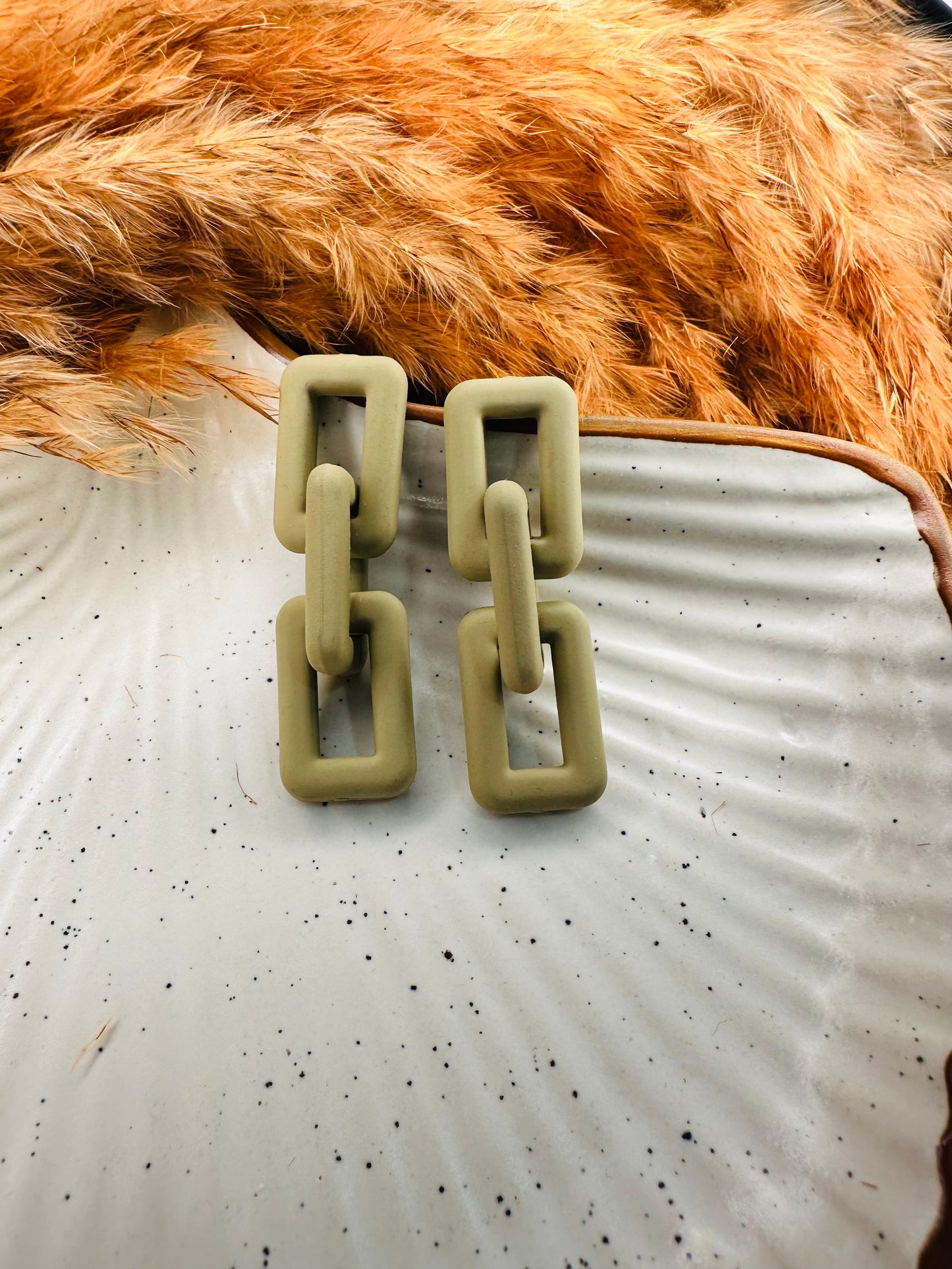 Close-up Detailing of HeyBae Quirky Beige Chain Link Earrings