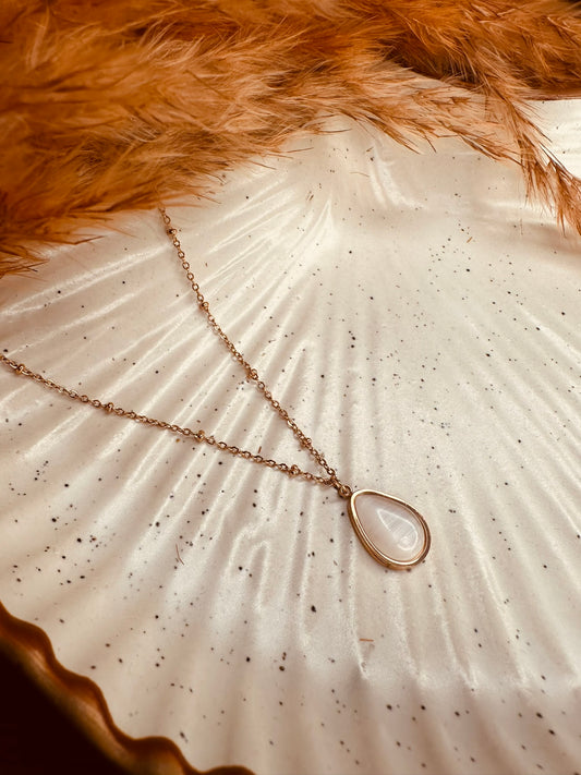 Classic gold teardrop necklace crafted in stainless steel