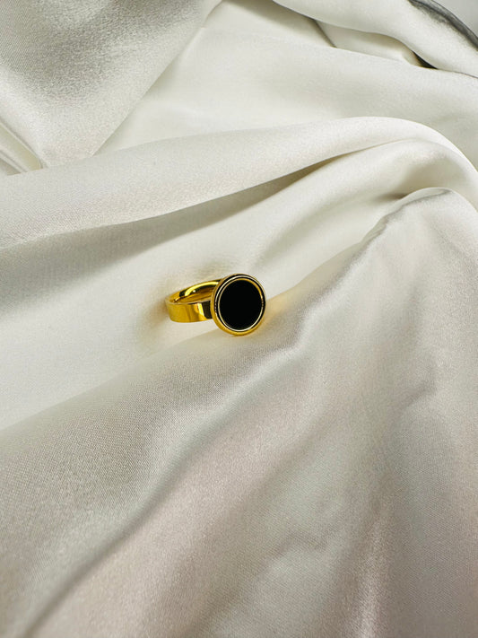 Elegant HeyBae black stone gold ring side angle – statement jewelry for girls