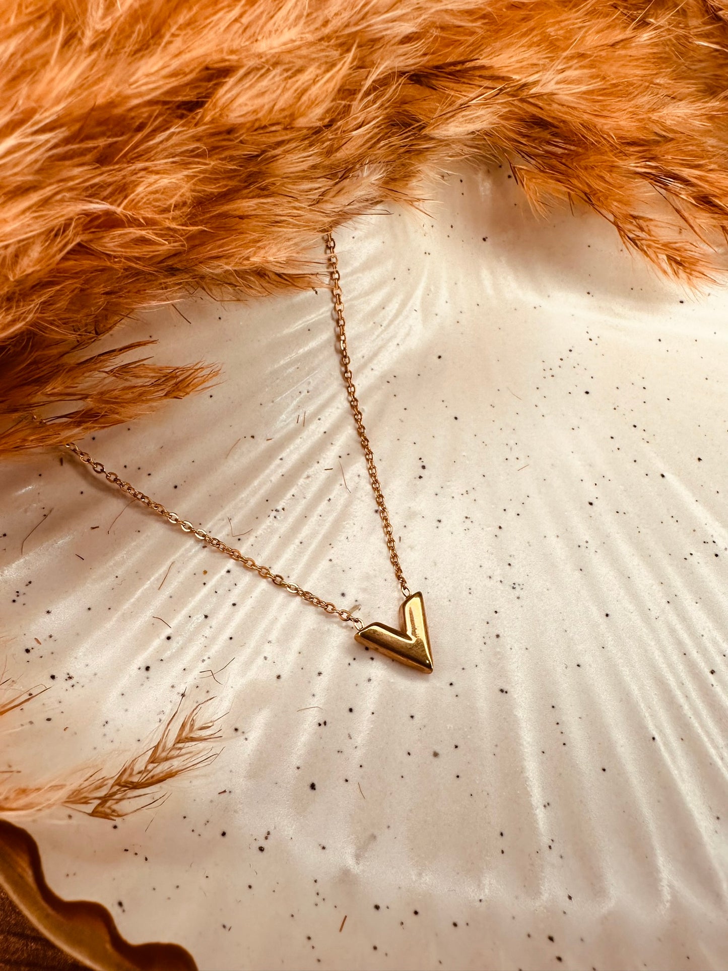 Durable gold stainless steel V pendant necklace for daily wear